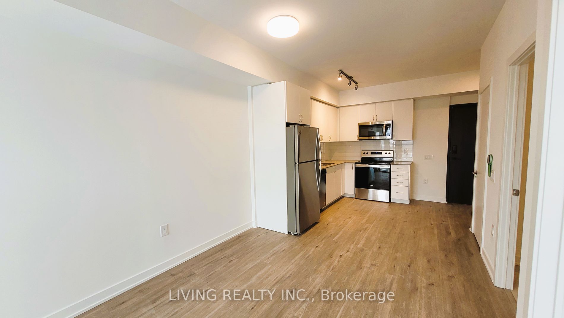 56 Lakeside Terrace, #802