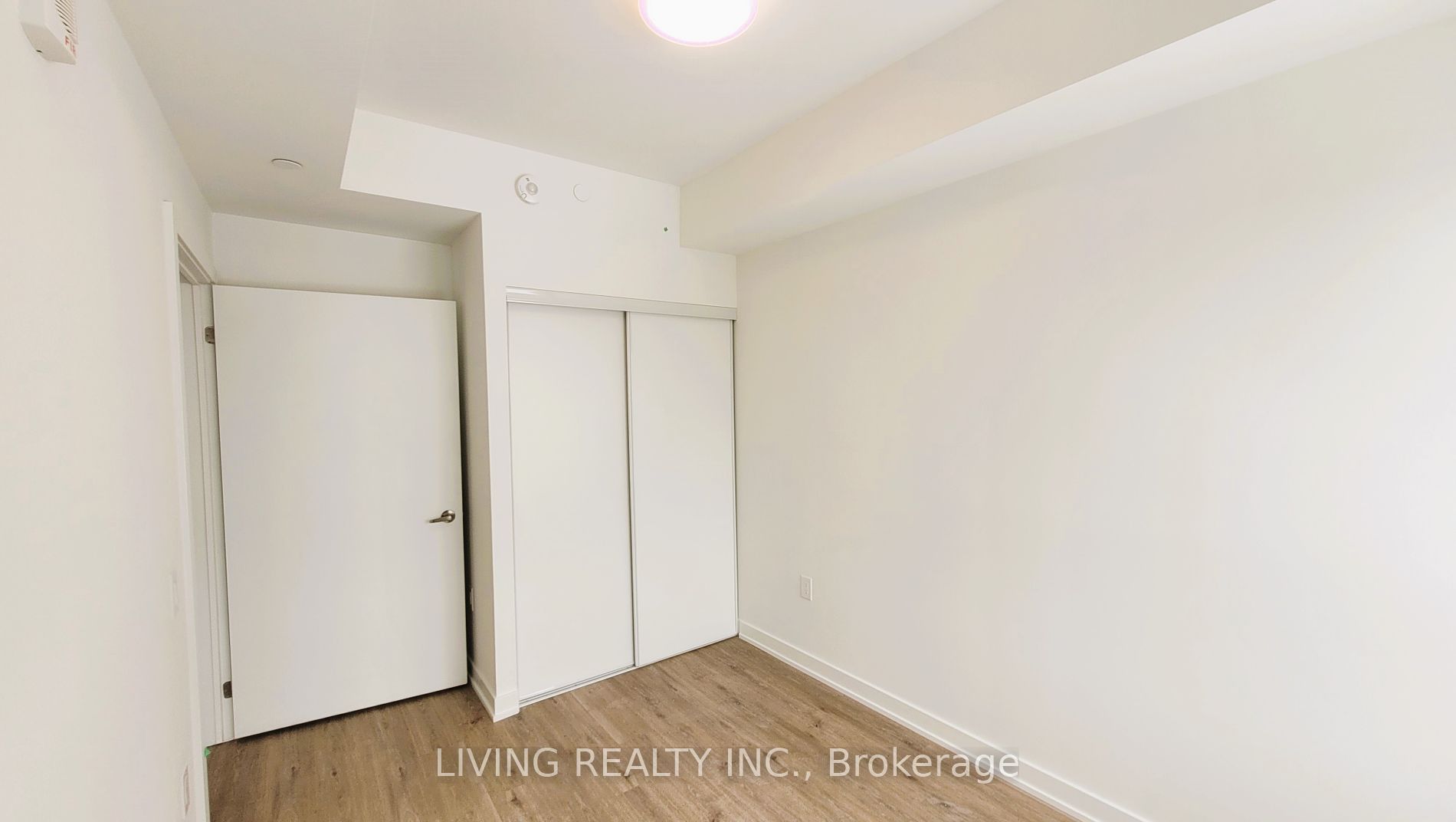 56 Lakeside Terrace, #802