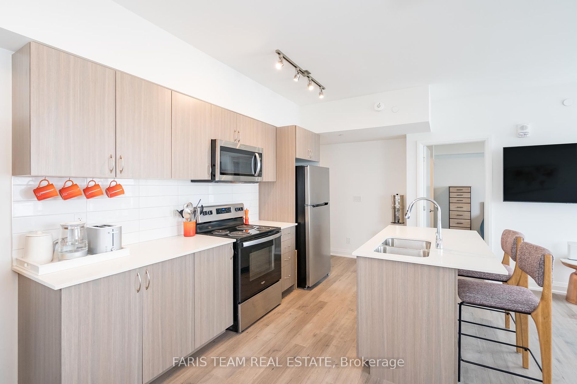 58 Lakeside Terrace, #1006