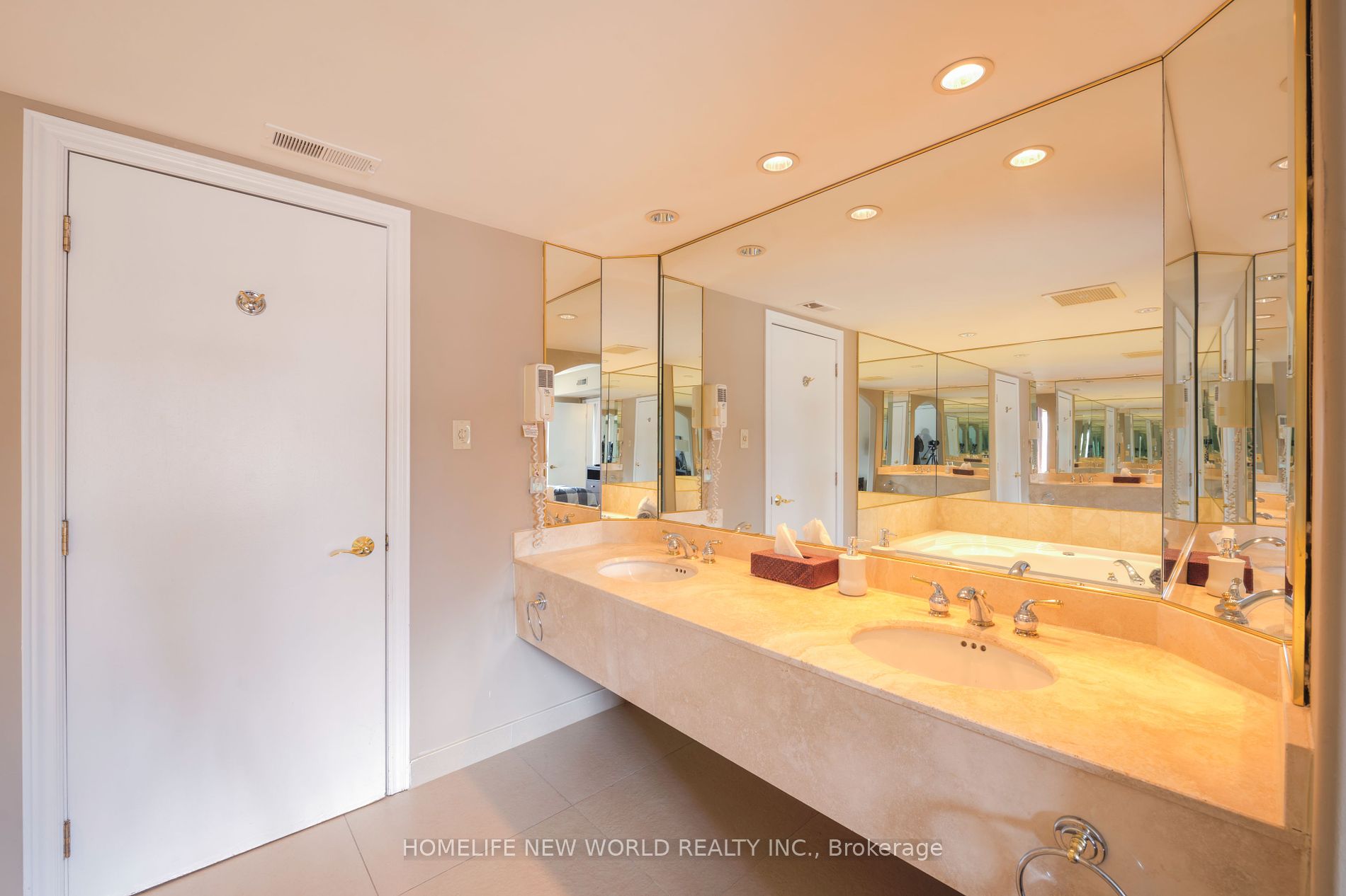 90 Highland Drive, #2074/75