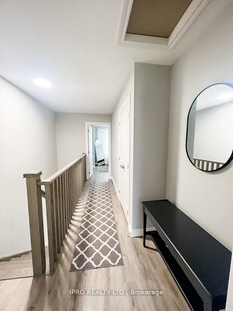 33 Dawson Dr, #4