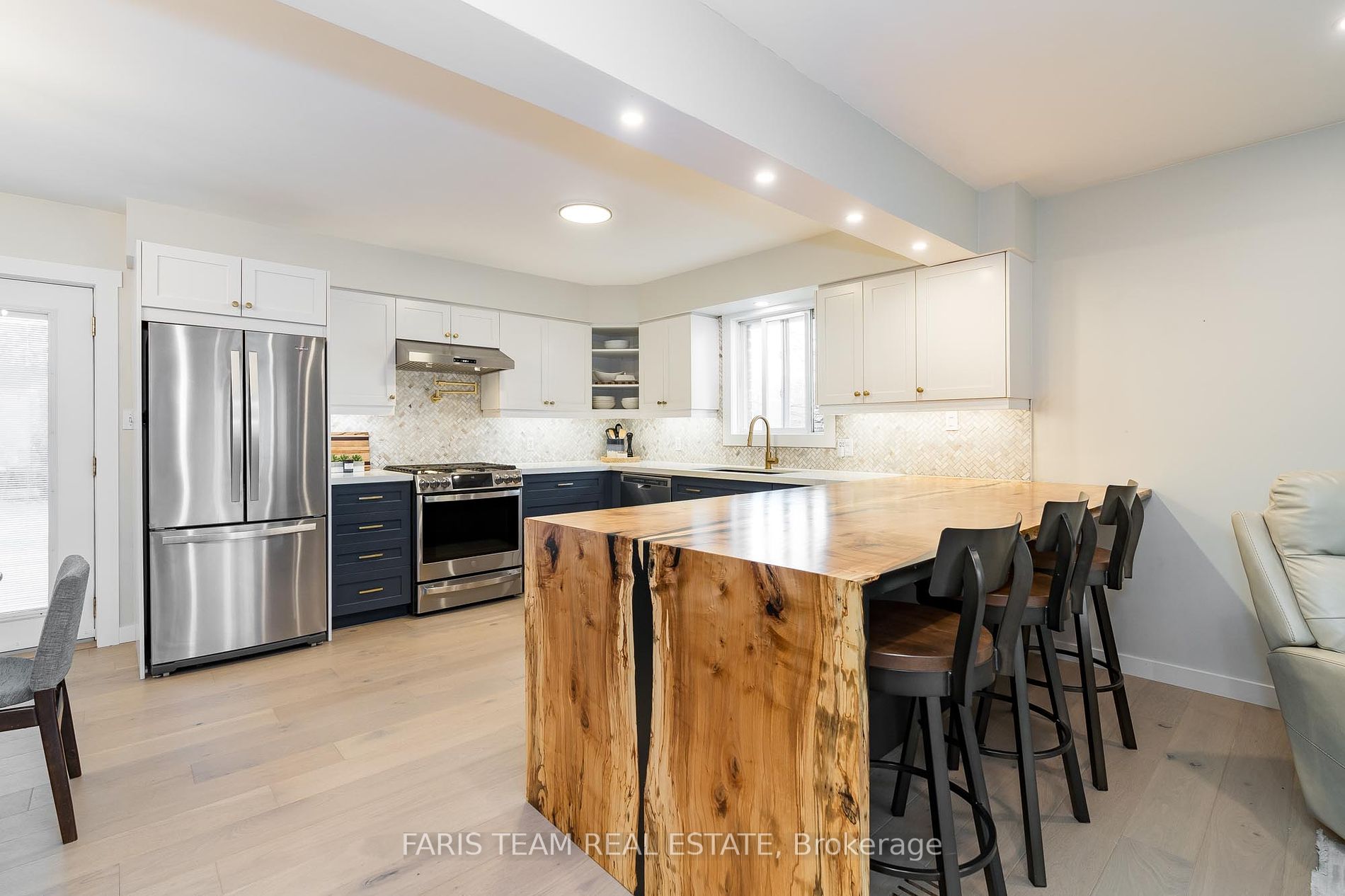 127 Wasaga Sands Drive