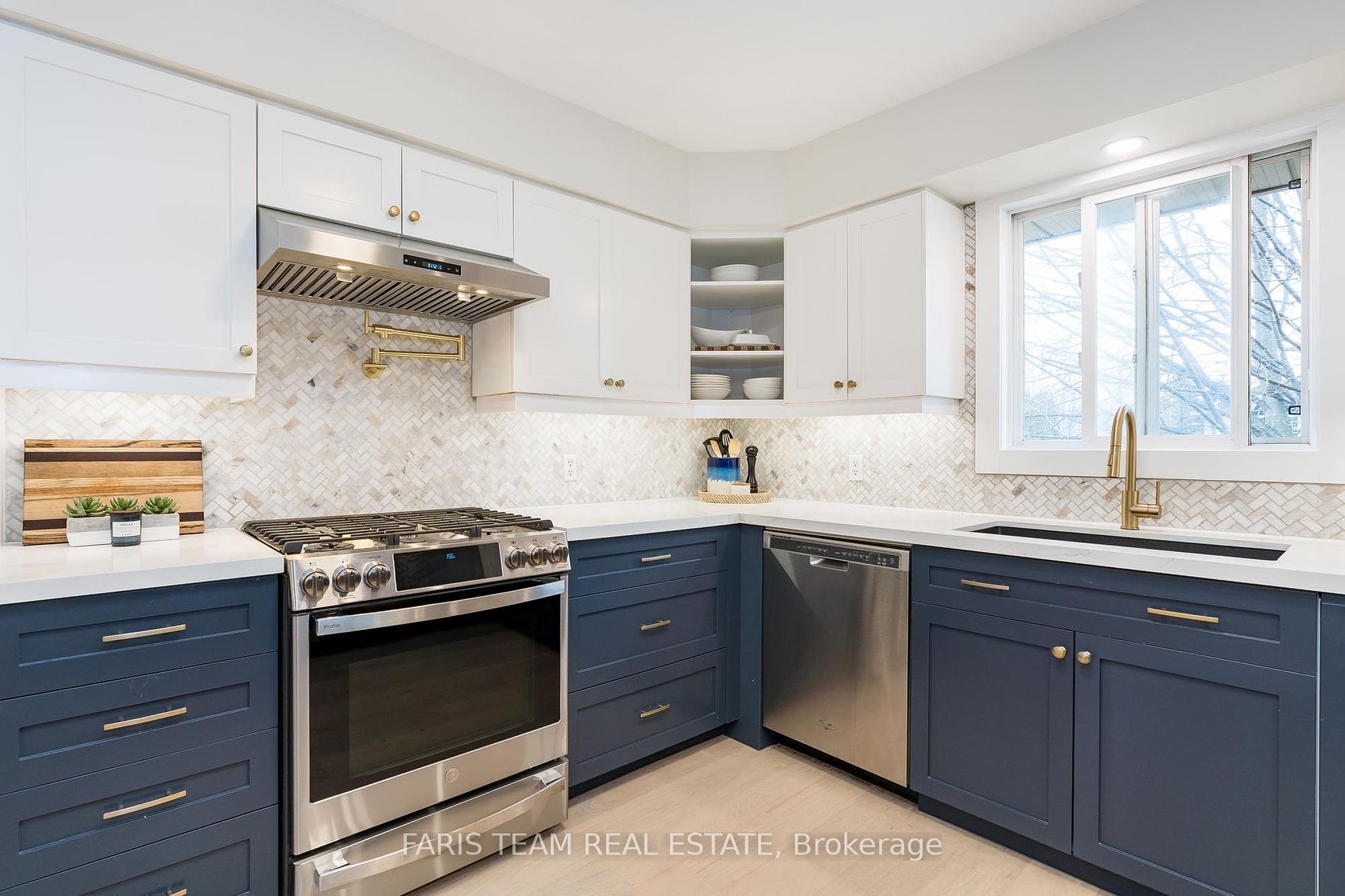 127 Wasaga Sands Drive