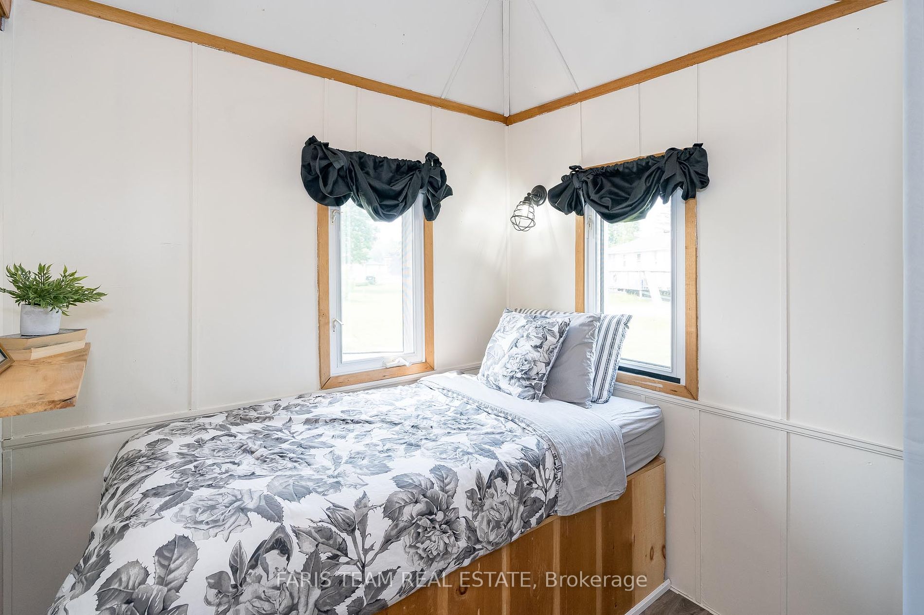 5632 Penetanguishene Rd