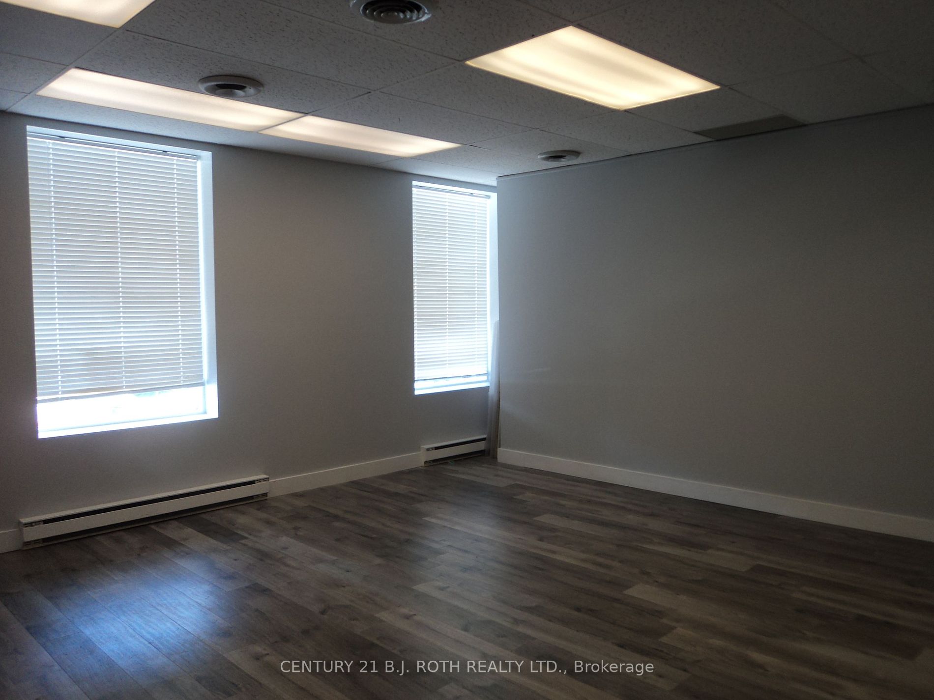 10 Peter St N, #204
