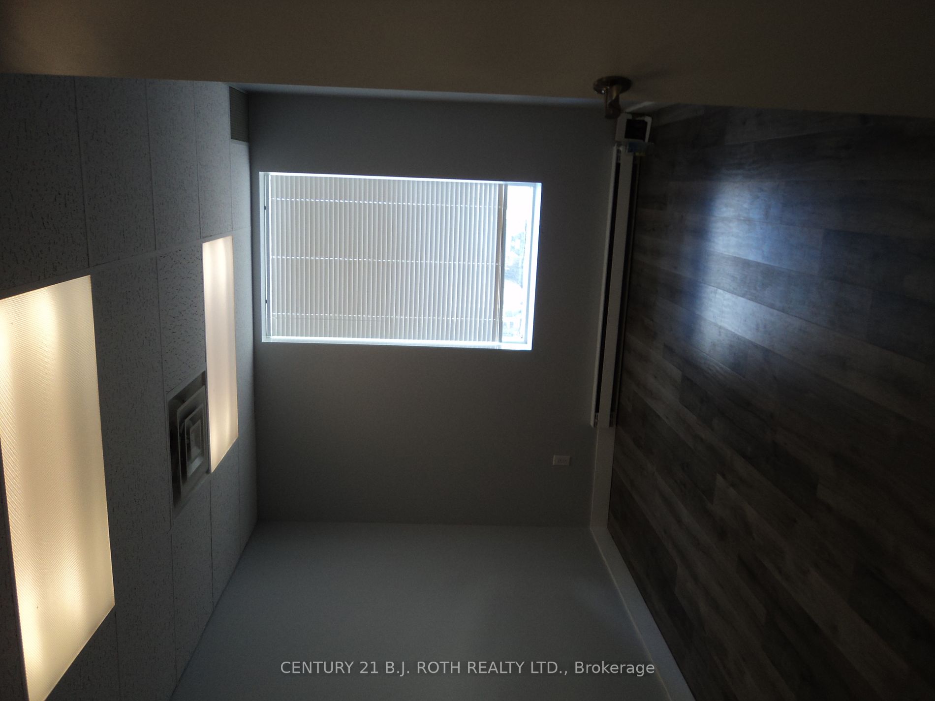 10 Peter St N, #204