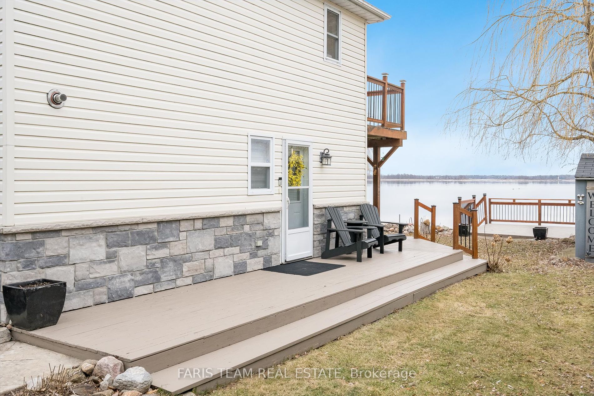282 Robins Point Road