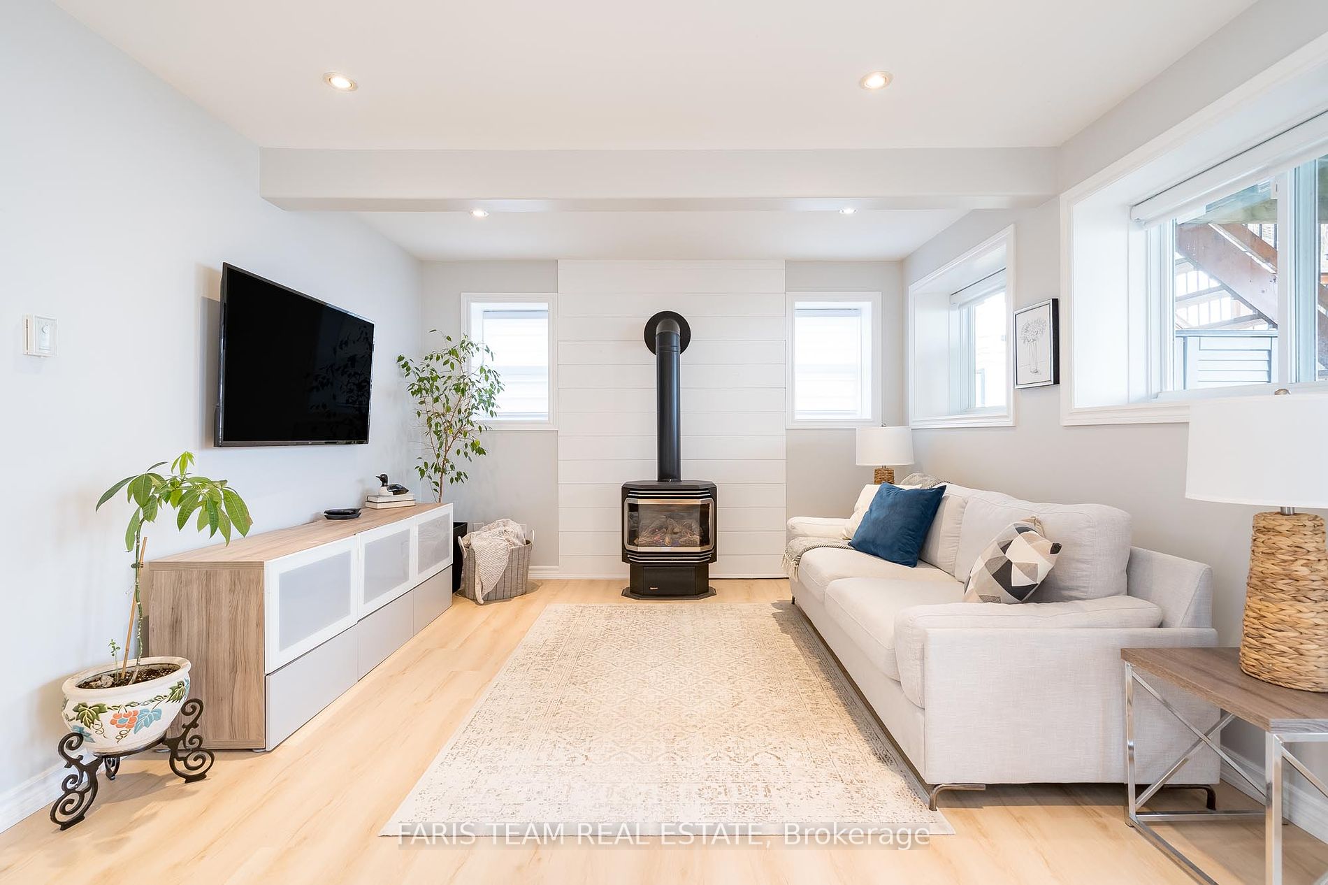 282 Robins Point Road