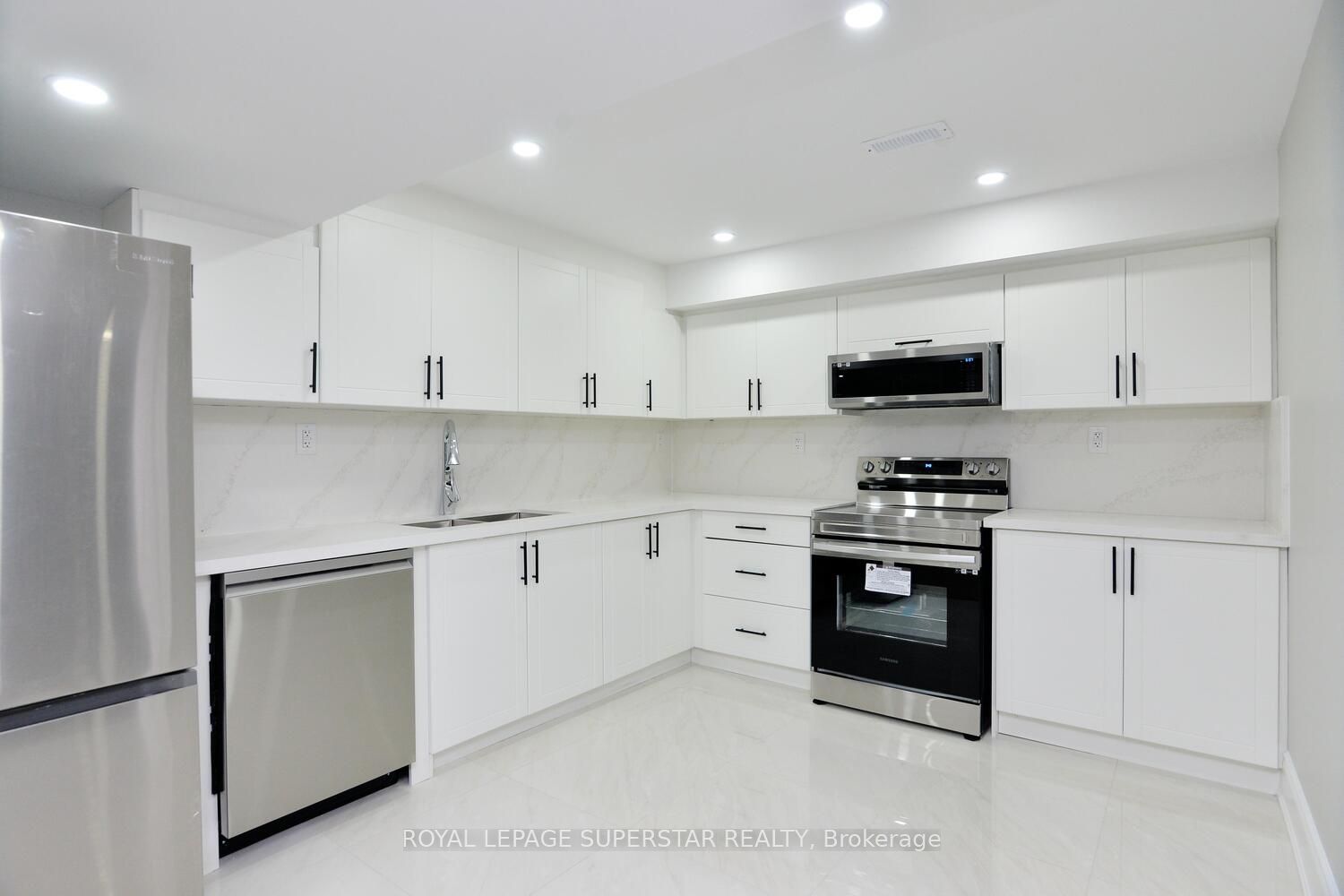 108 Rugman Cres