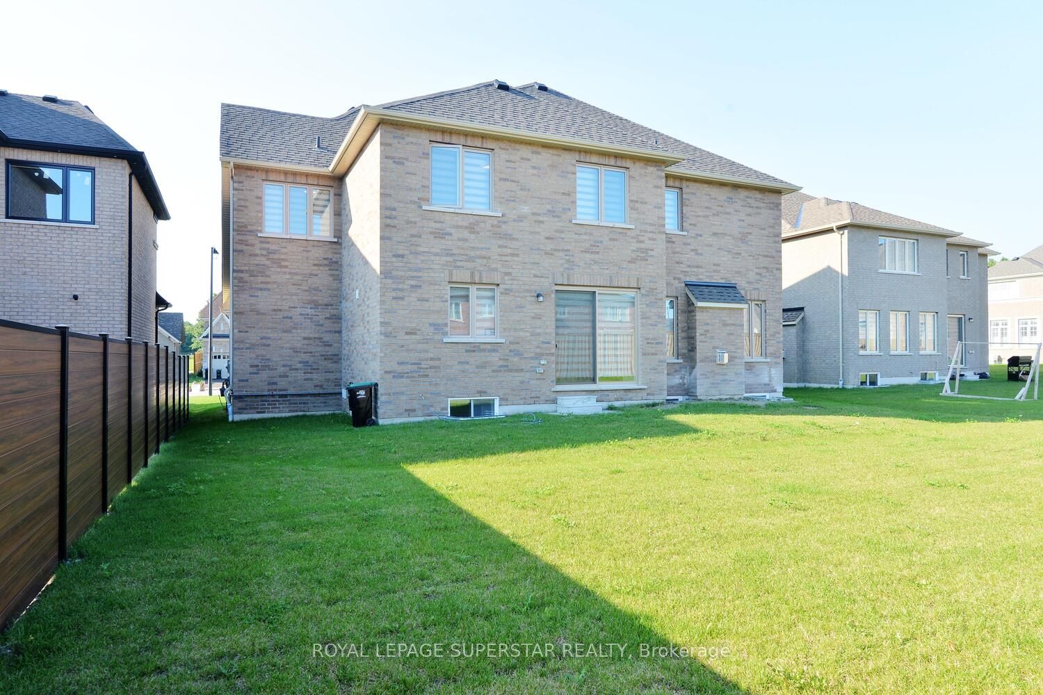 108 Rugman Cres