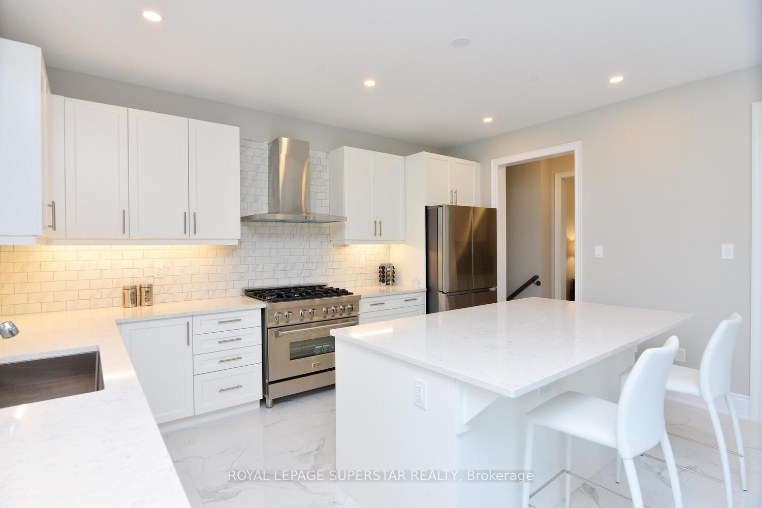 108 Rugman Cres