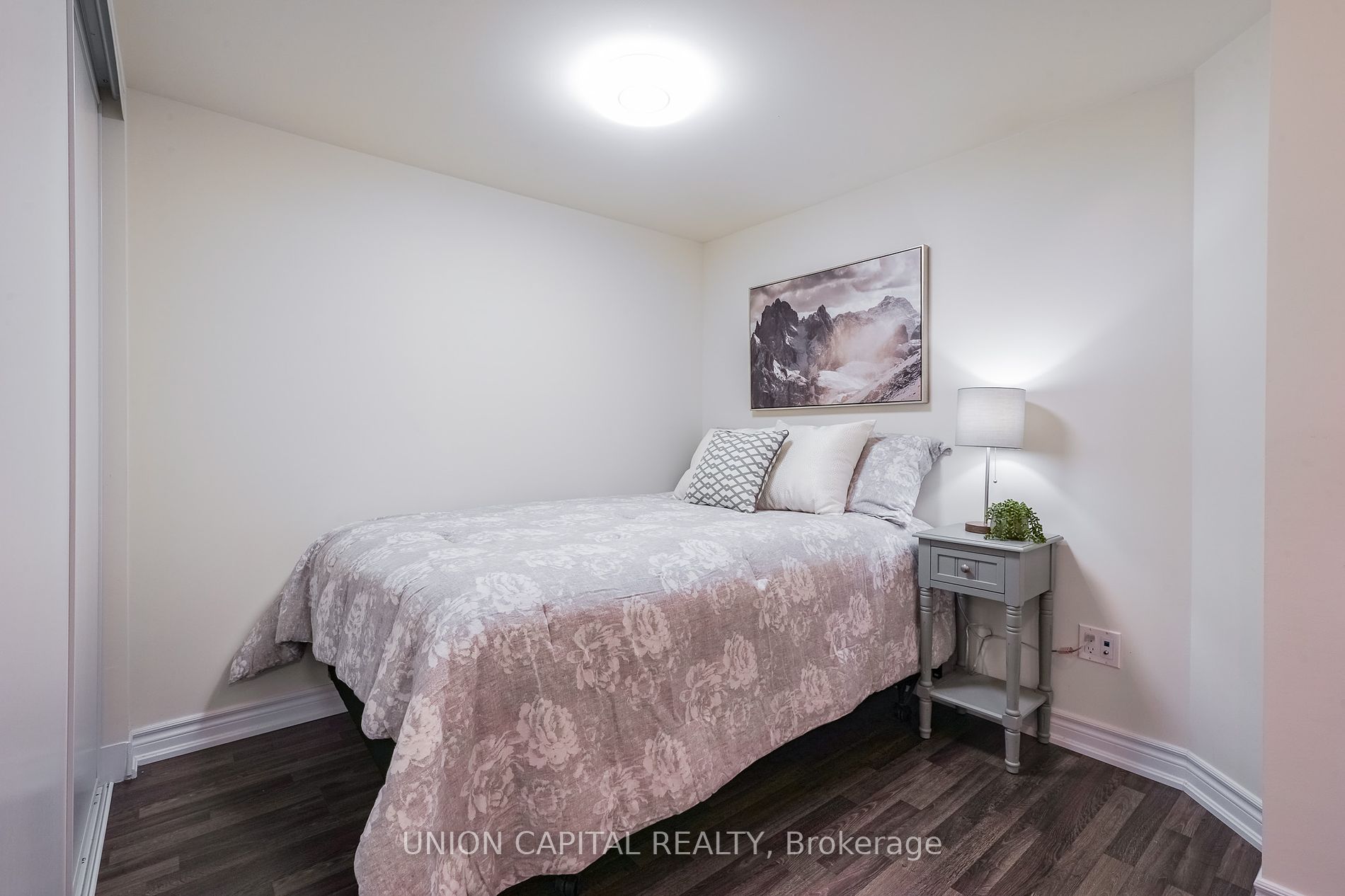 6 Anchorage Cres, #205