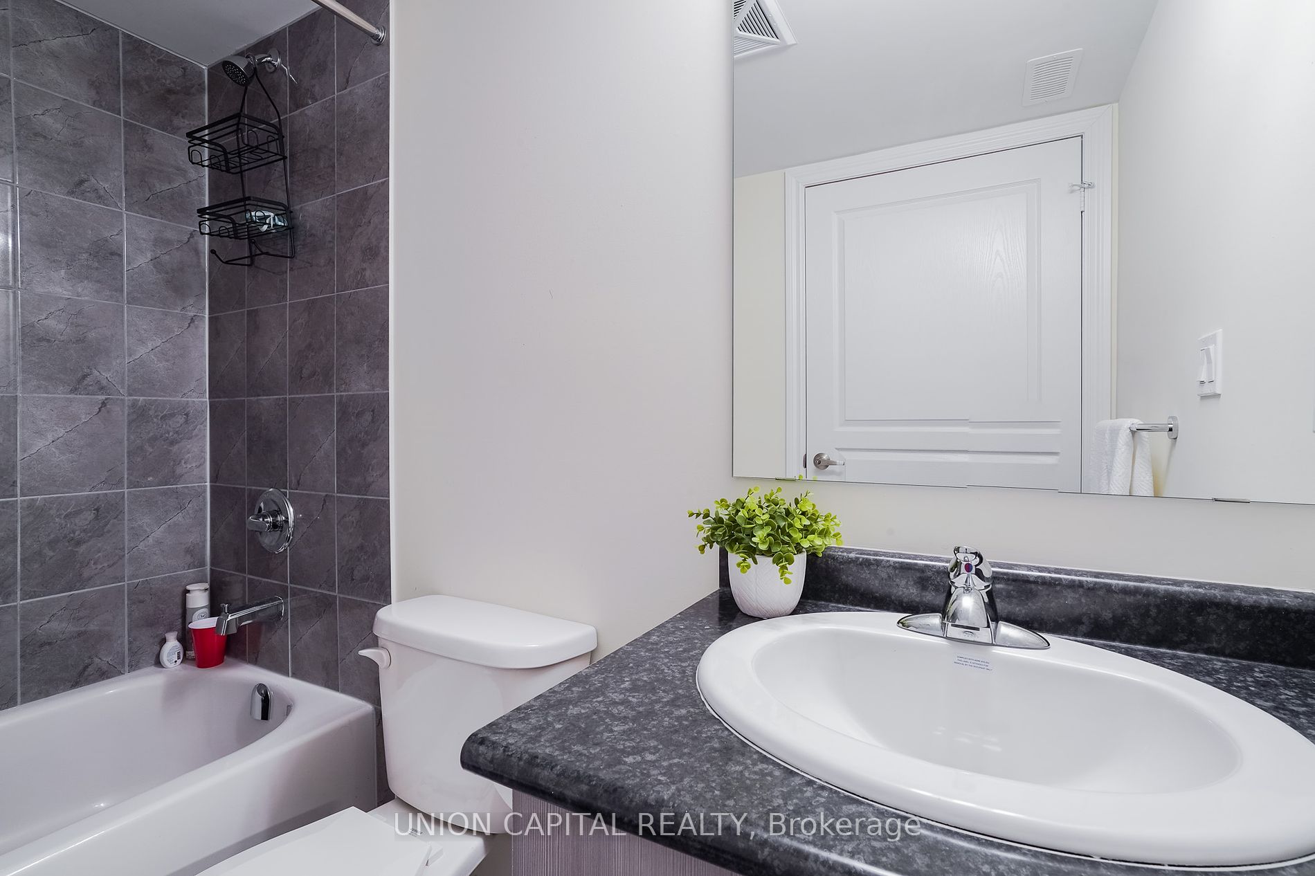 6 Anchorage Cres, #205