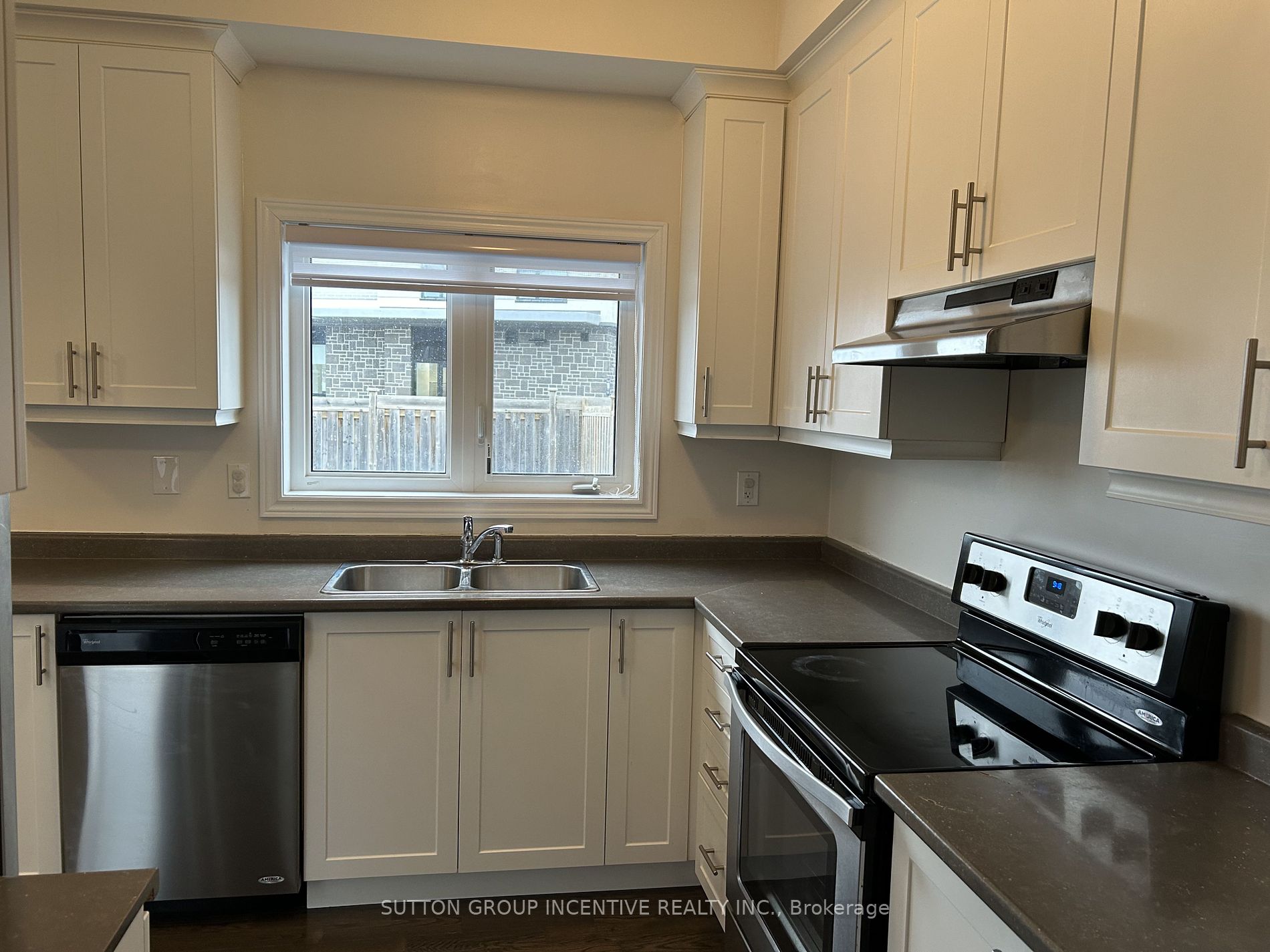 52 Snelgrove Crescent