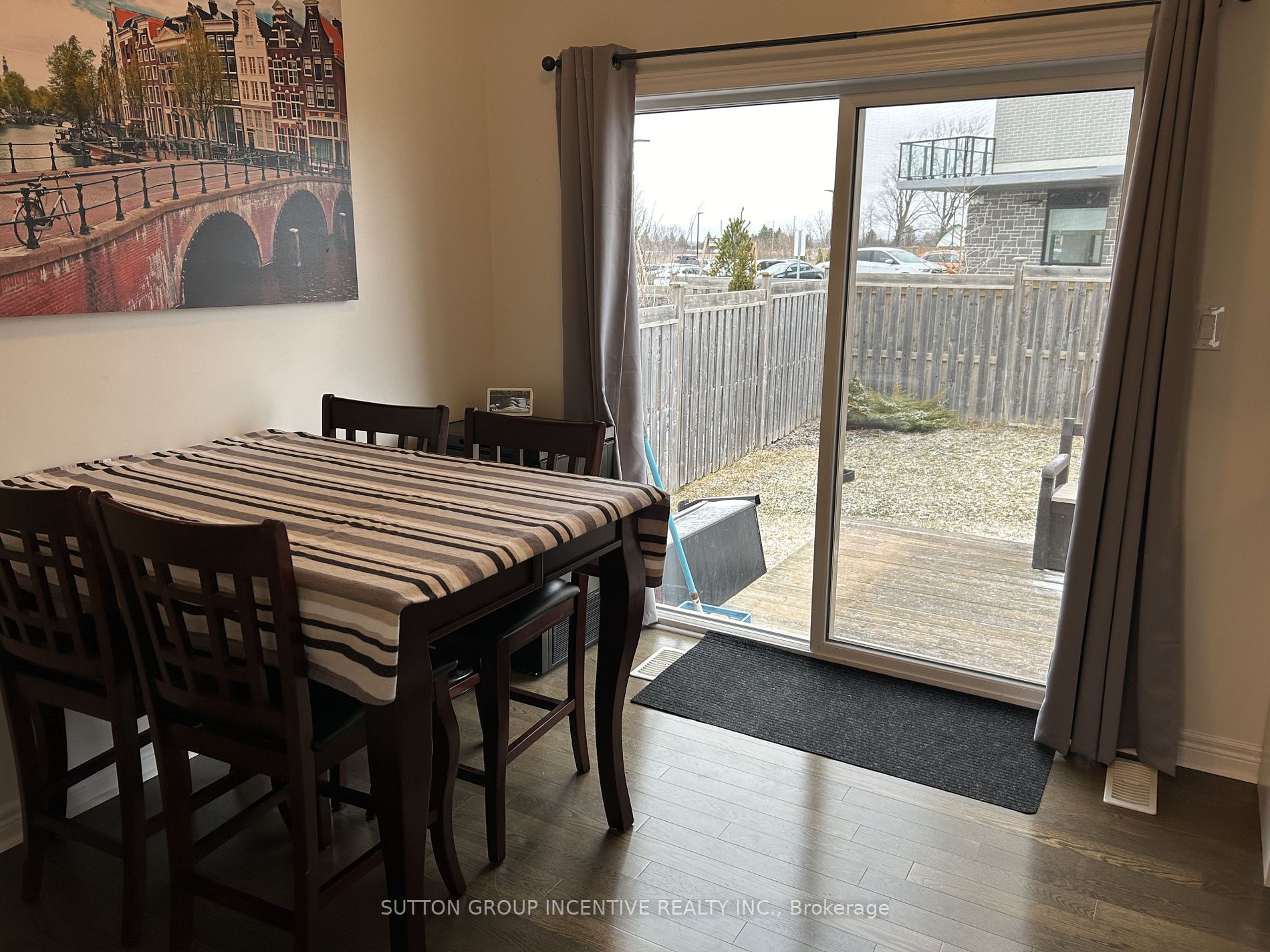 52 Snelgrove Crescent