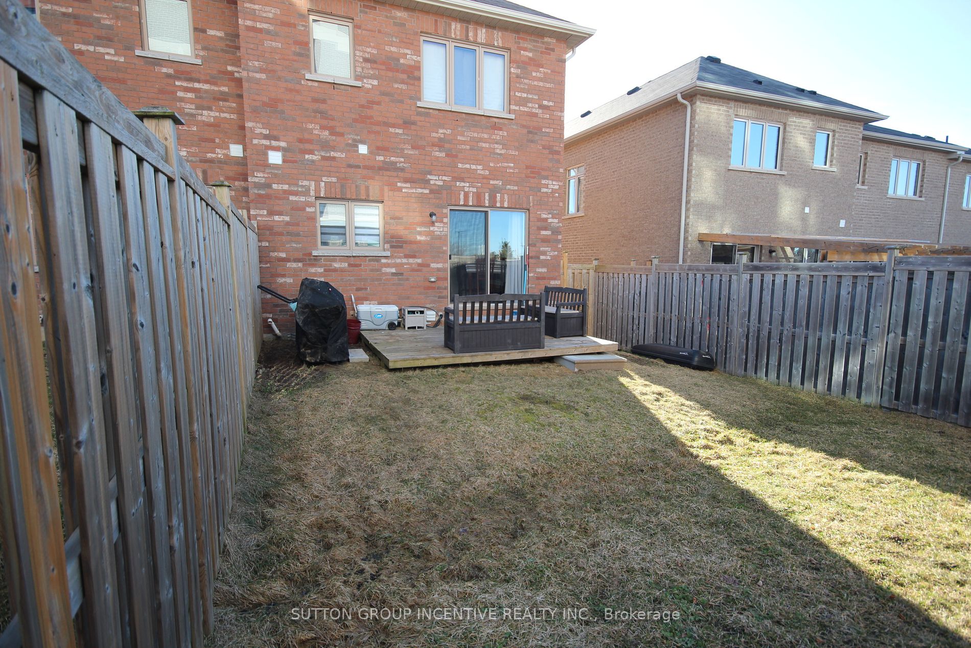 52 Snelgrove Crescent
