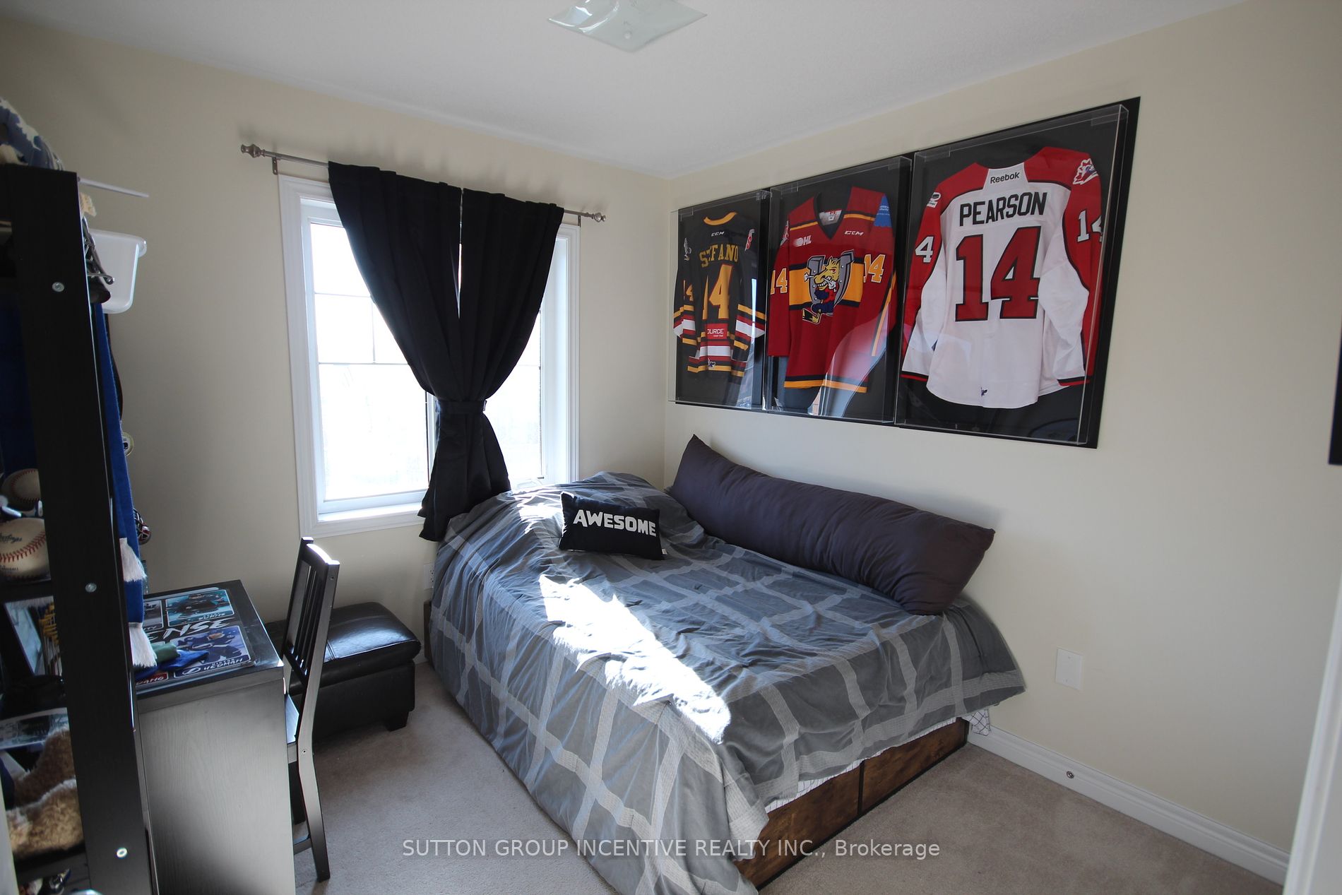 52 Snelgrove Crescent