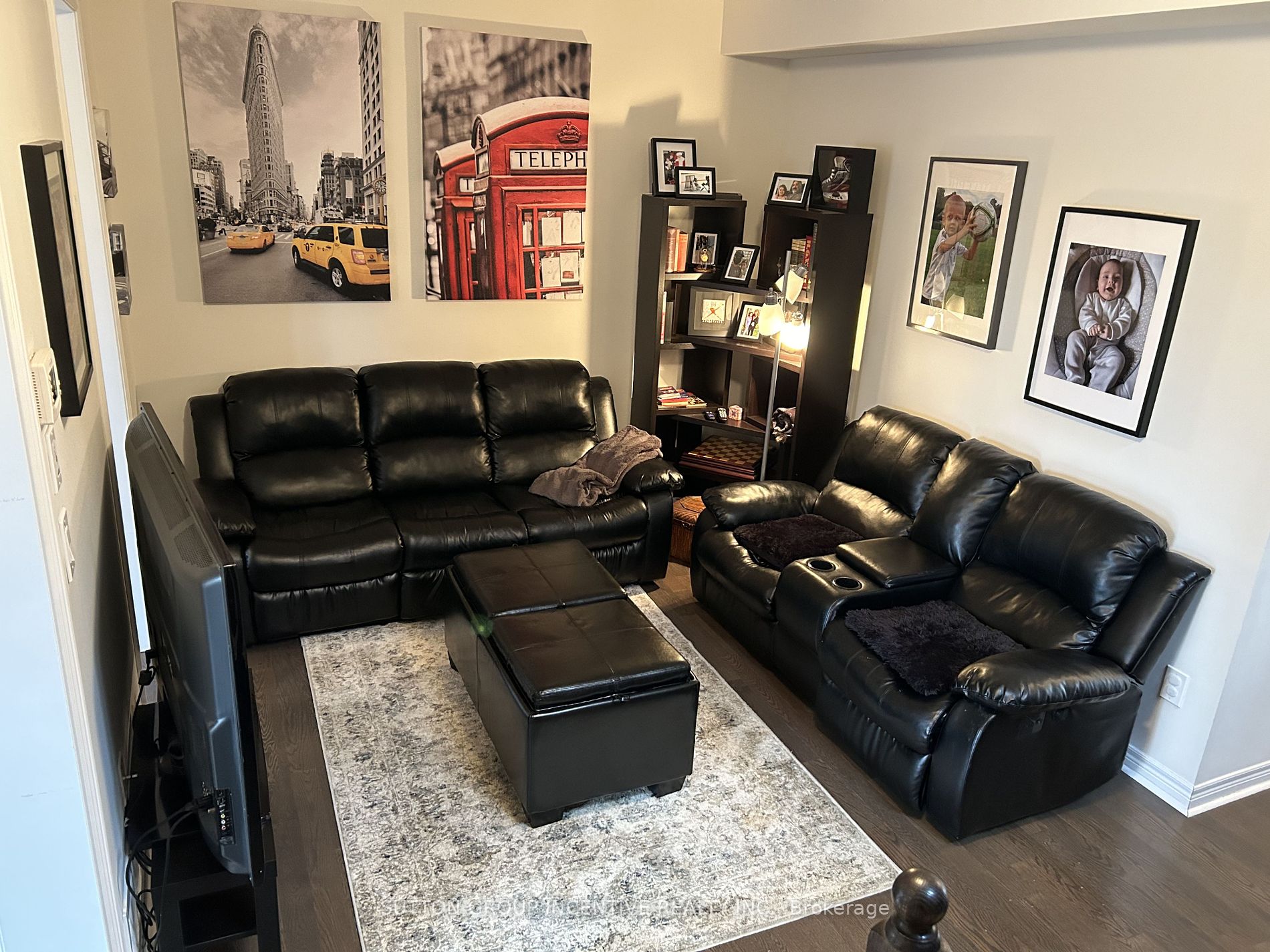 52 Snelgrove Crescent