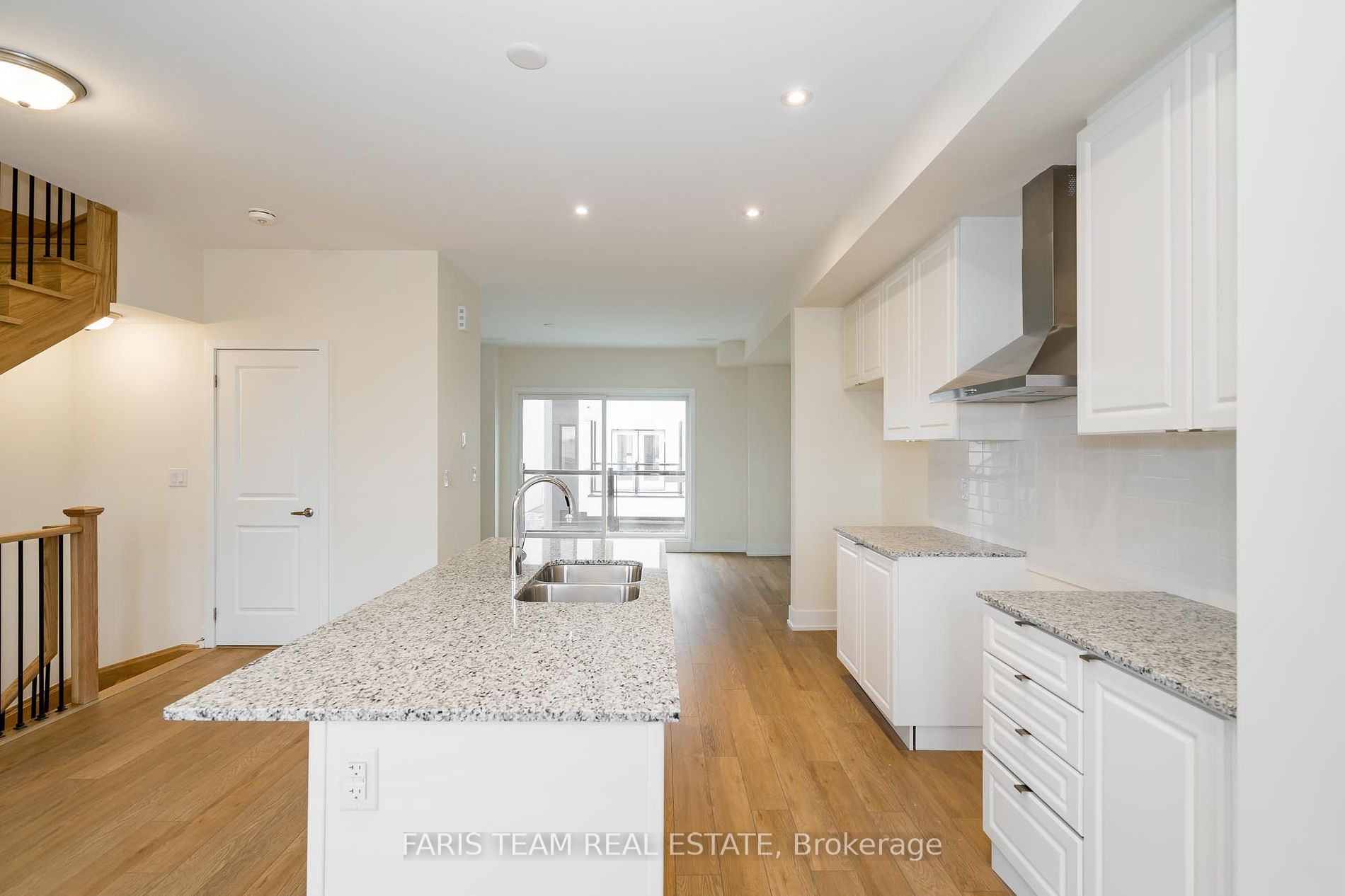 11 Mariners Pier Way