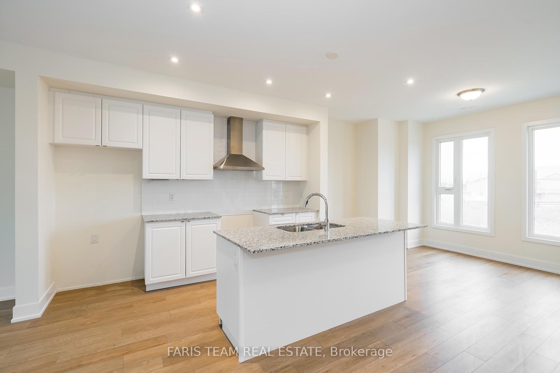 11 Mariners Pier Way