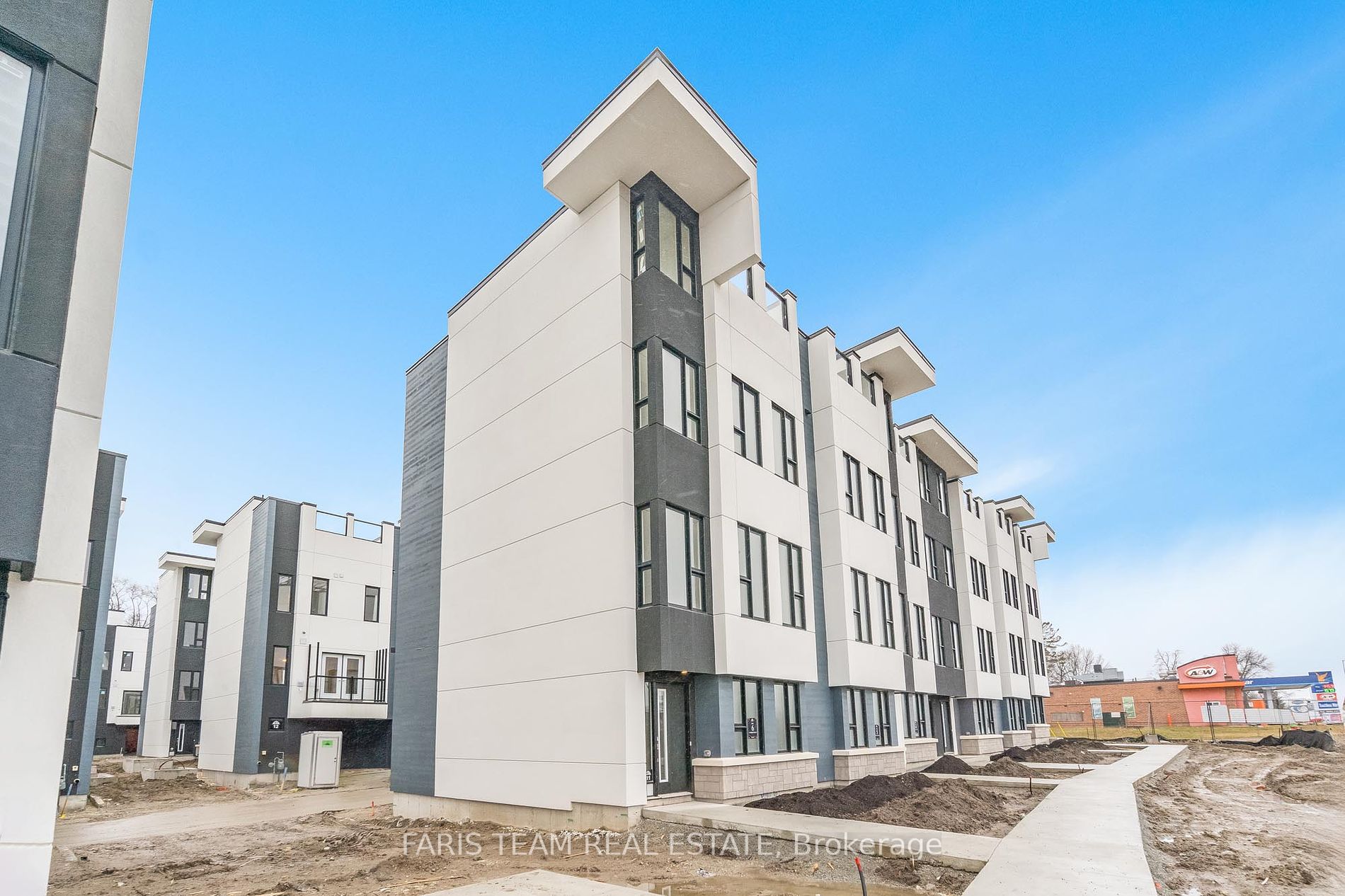 11 Mariners Pier Way