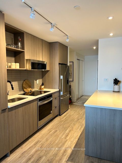 185 Dunlop Street, #610