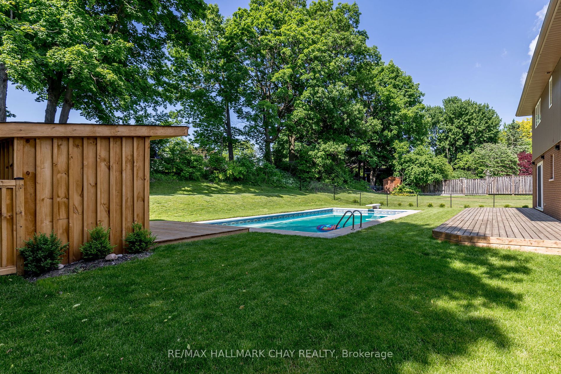 16 Garrett Crescent