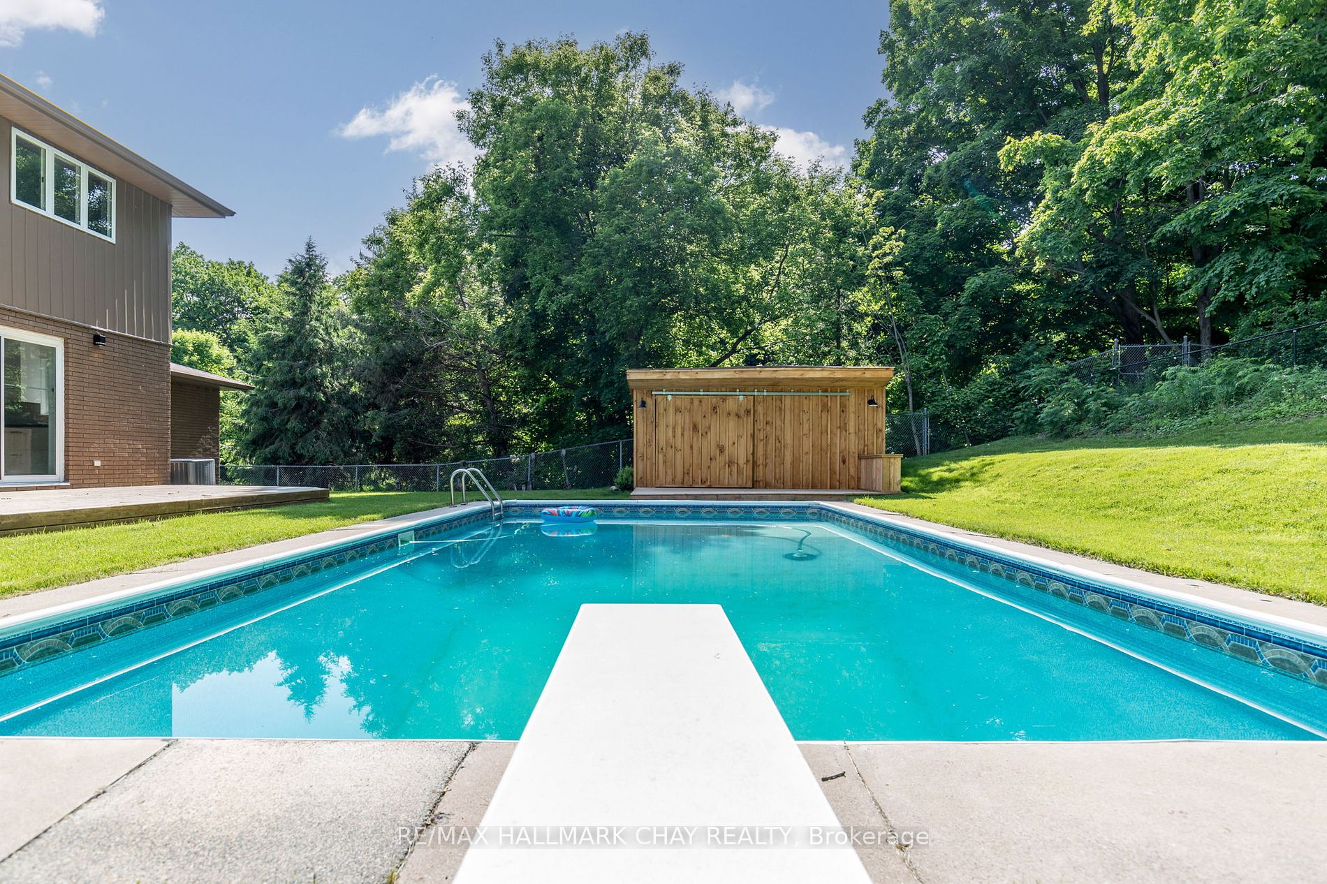 16 Garrett Crescent