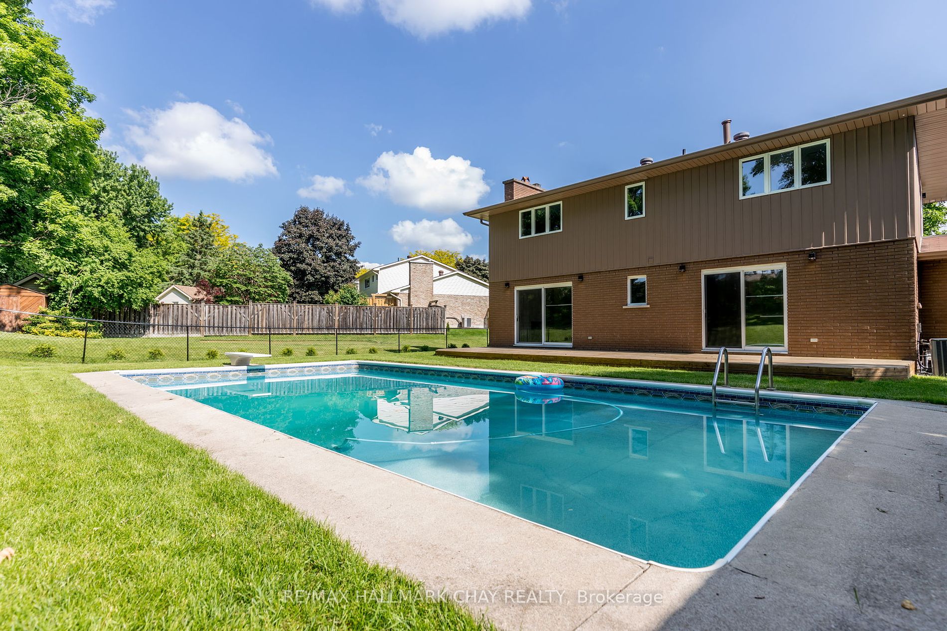 16 Garrett Crescent