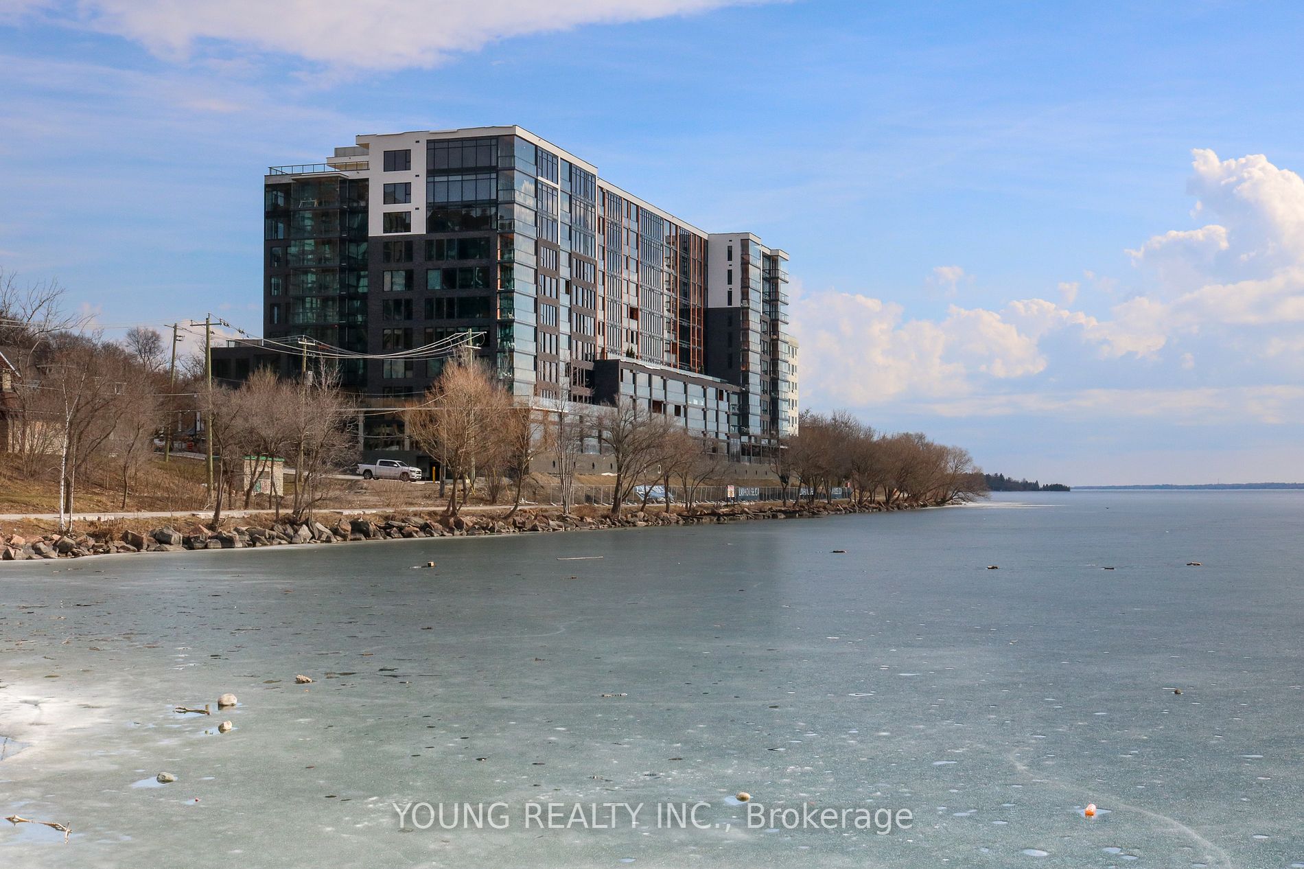 185 Dunlop Street E #813