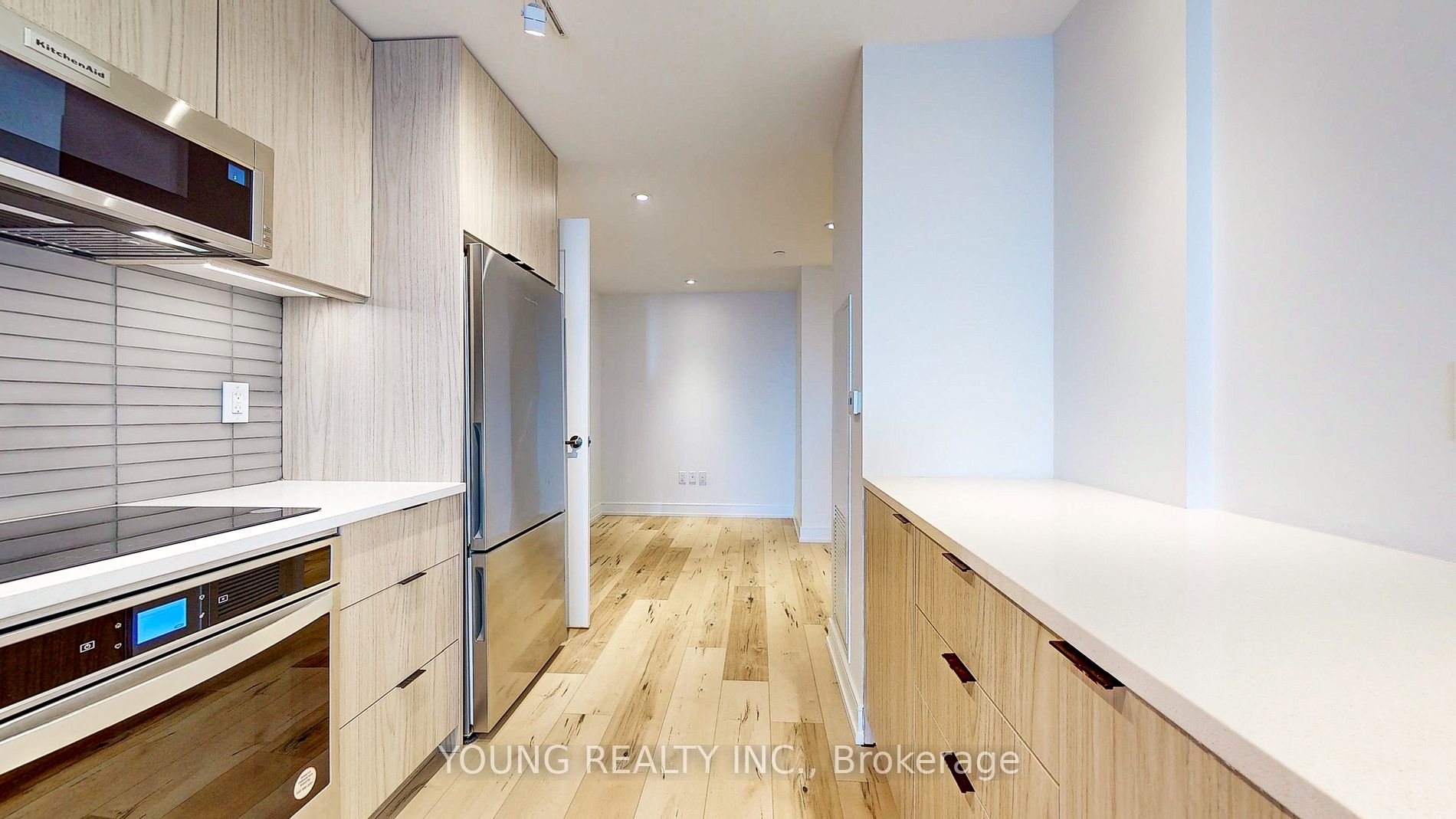 185 Dunlop Street E #813