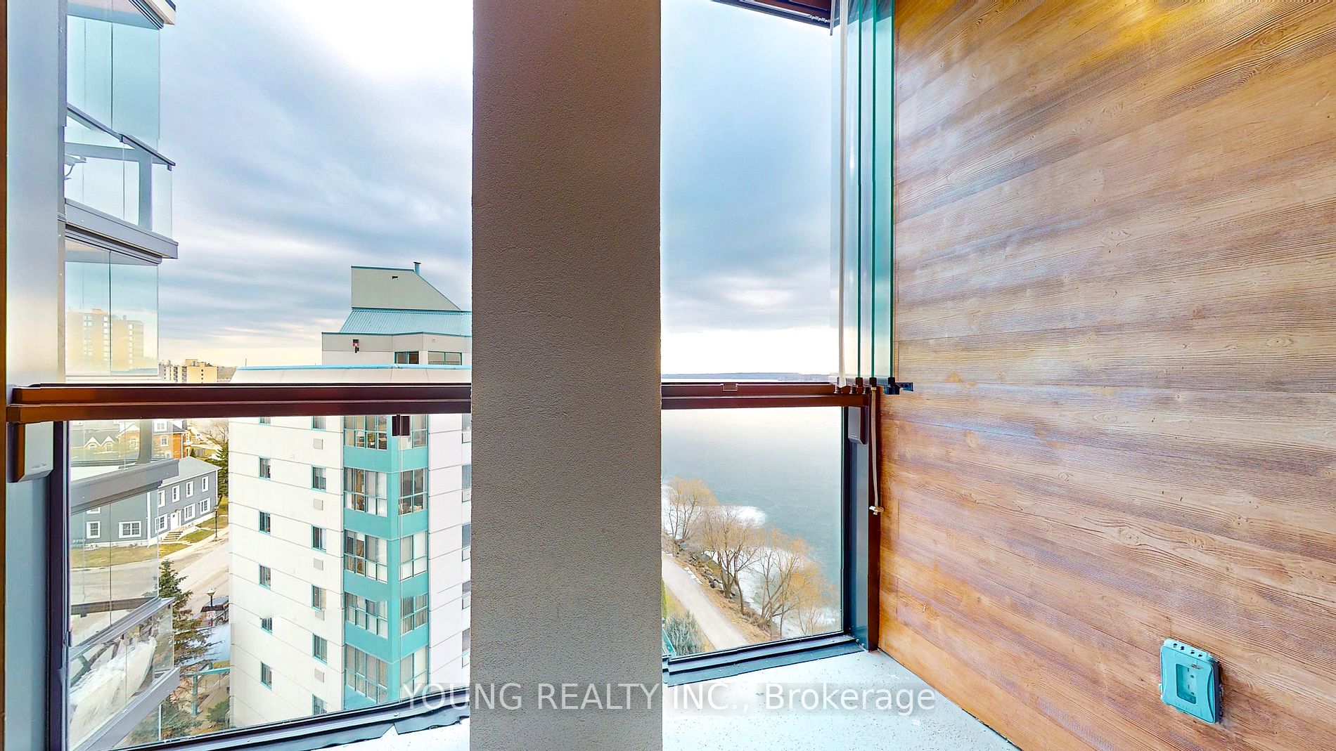 185 Dunlop Street E #813