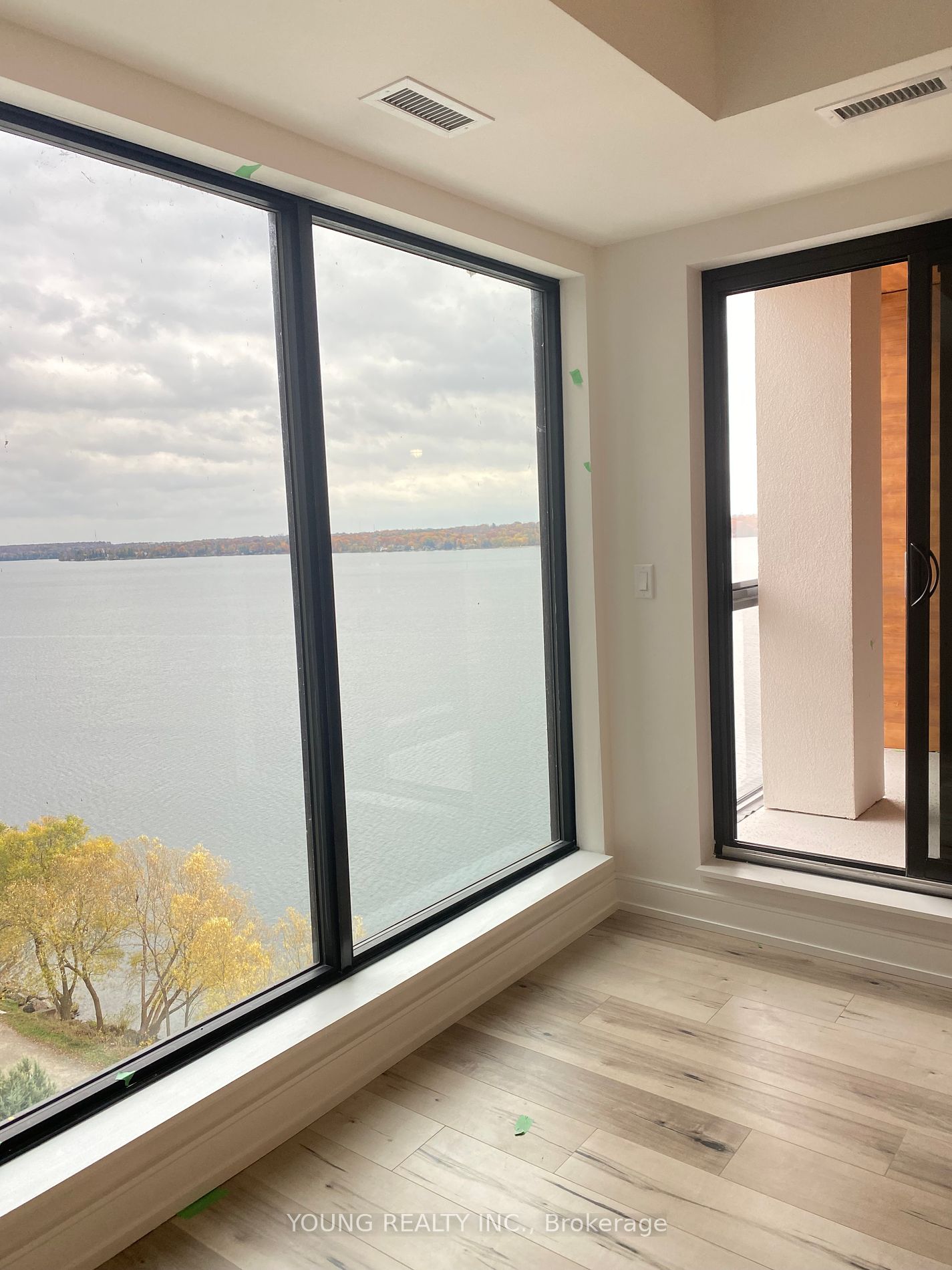 185 Dunlop Street E #813