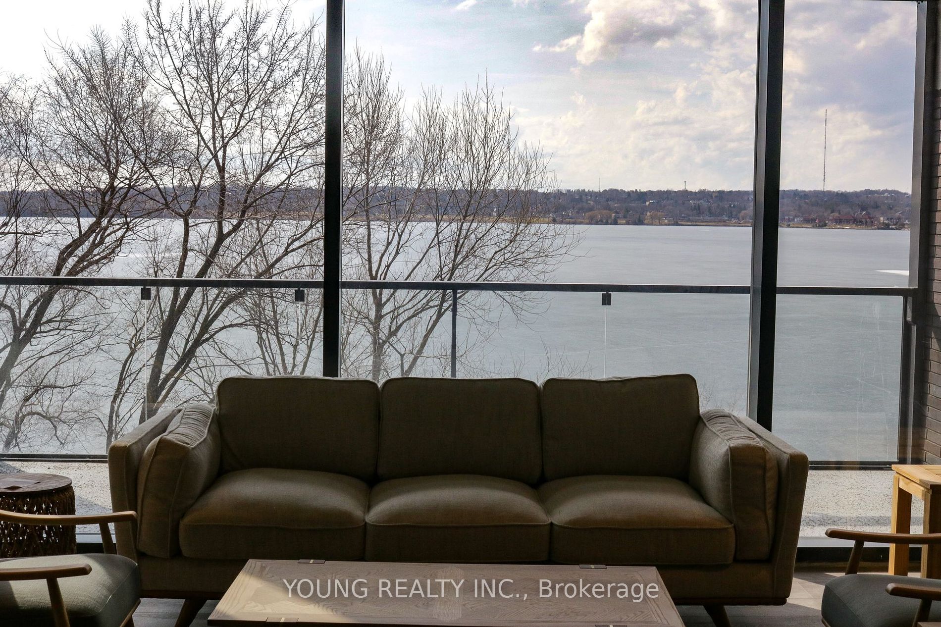 185 Dunlop Street E #813