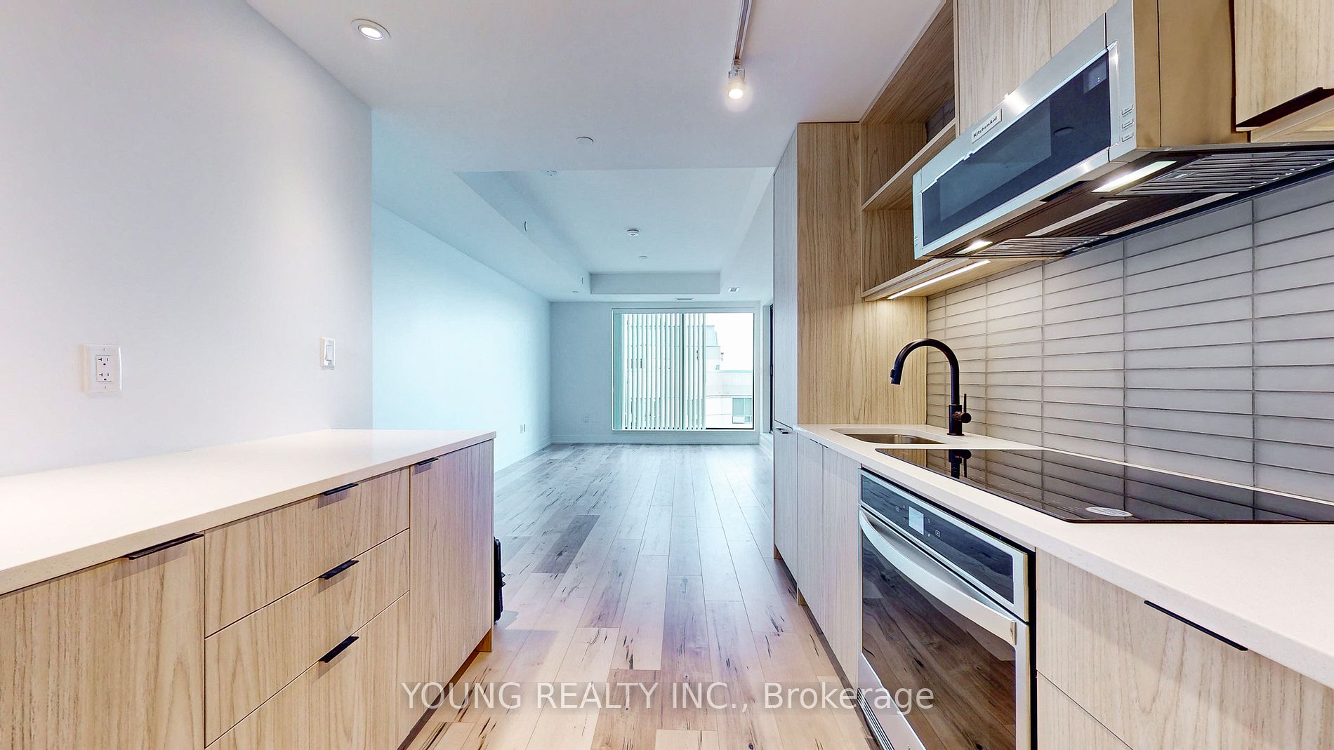 185 Dunlop Street E #813