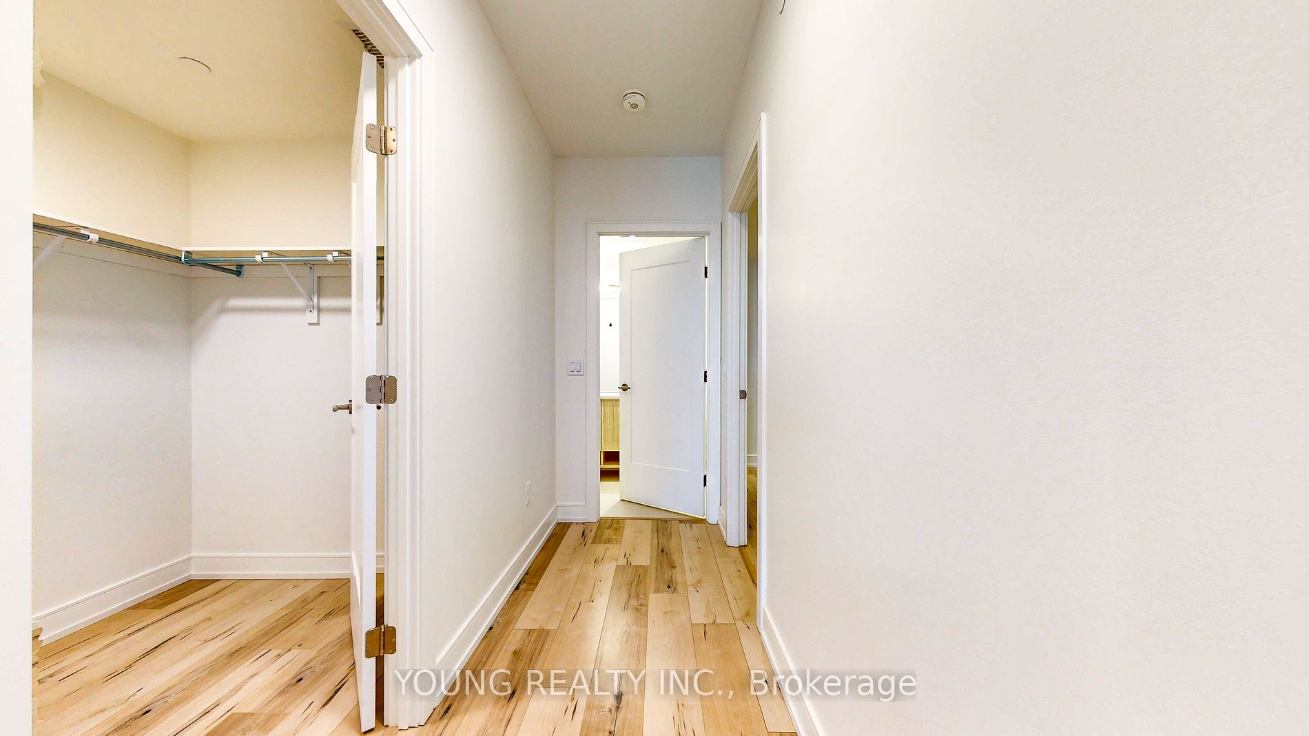 185 Dunlop Street E #813