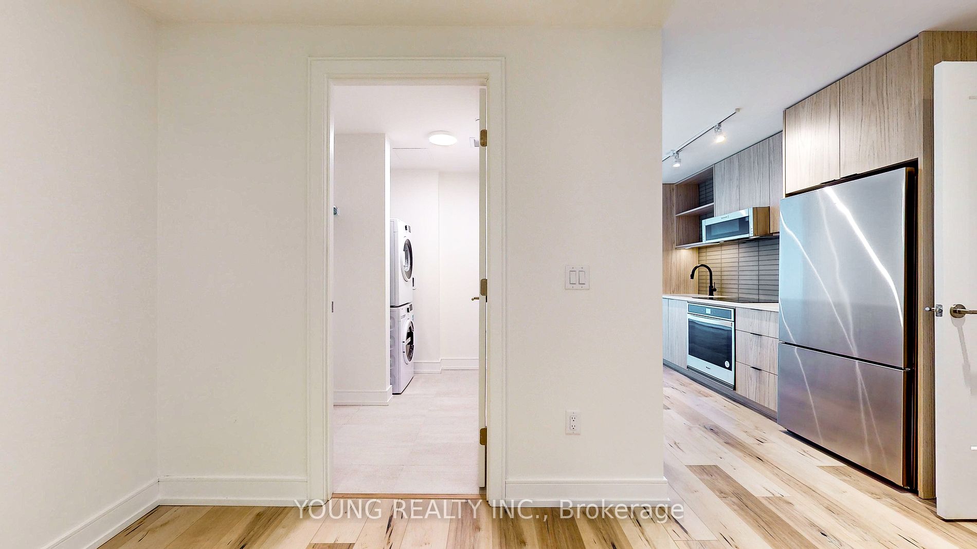 185 Dunlop Street E #813