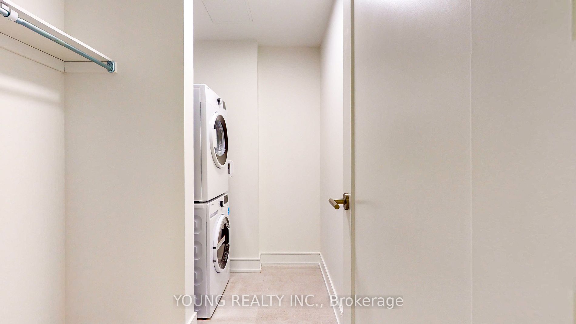 185 Dunlop Street E #813
