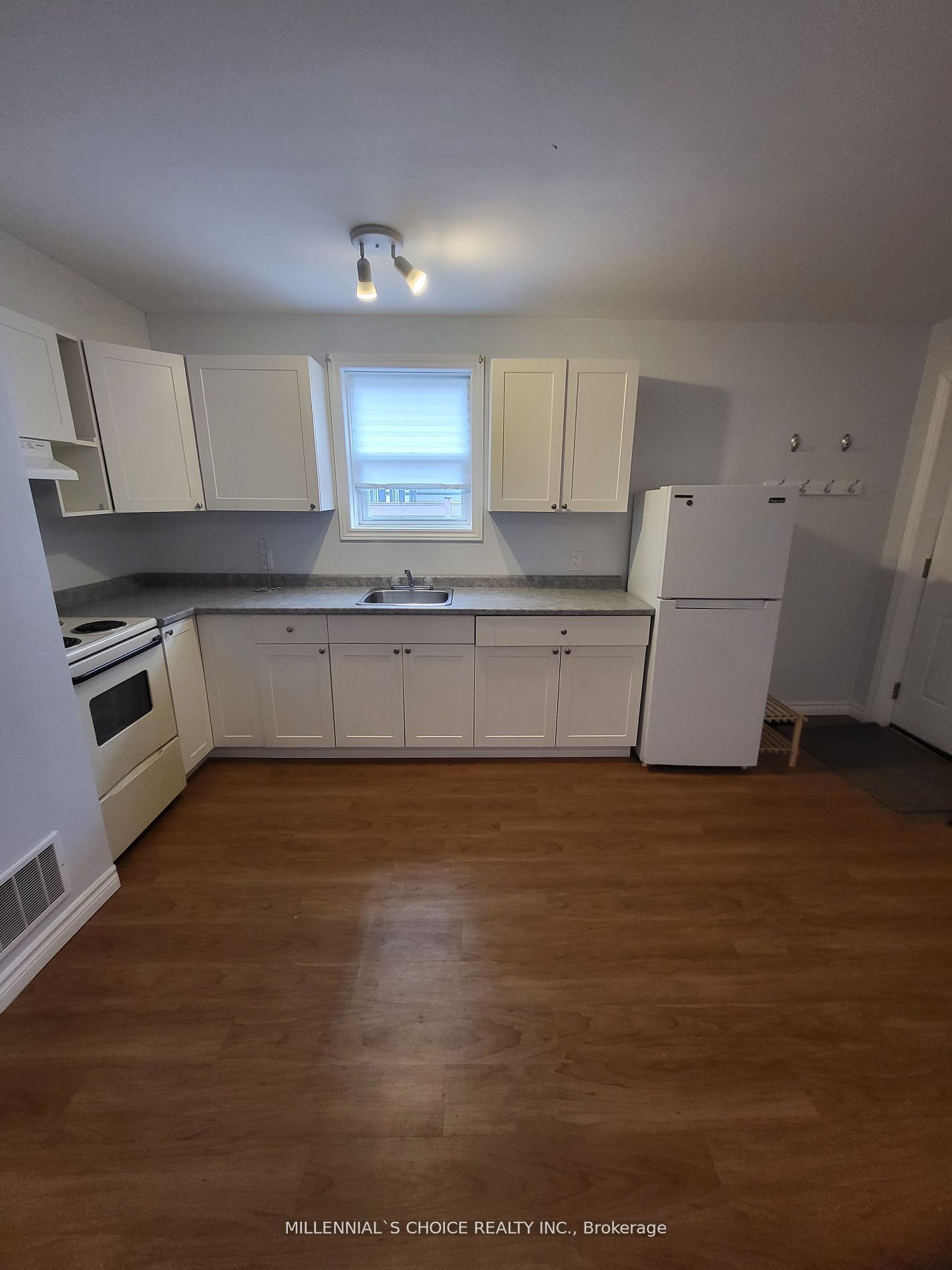 62 West Street S