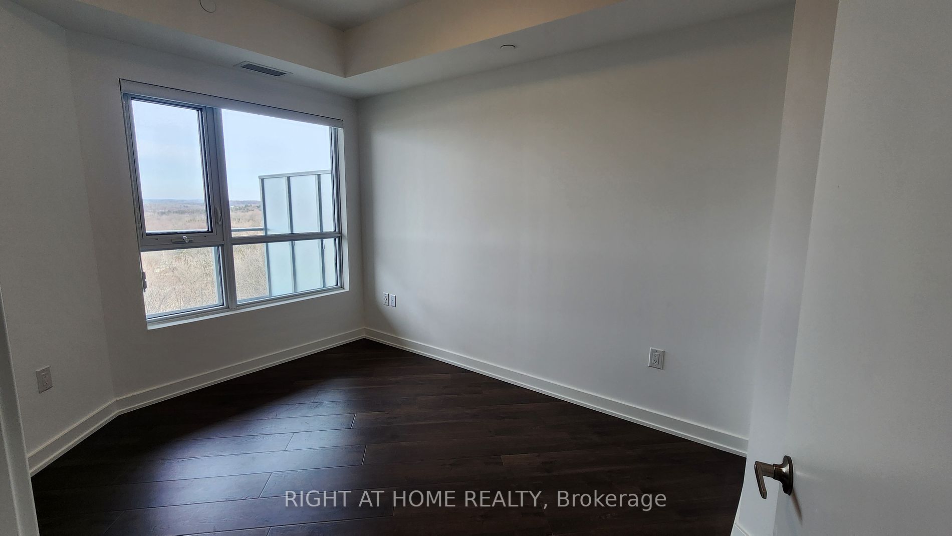 56 Lakeside Terrace, #907