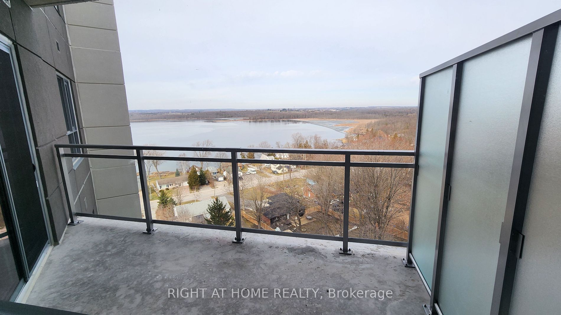 56 Lakeside Terrace, #907
