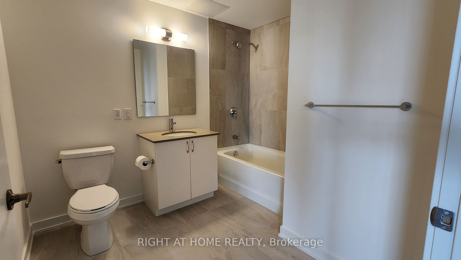 56 Lakeside Terrace, #907