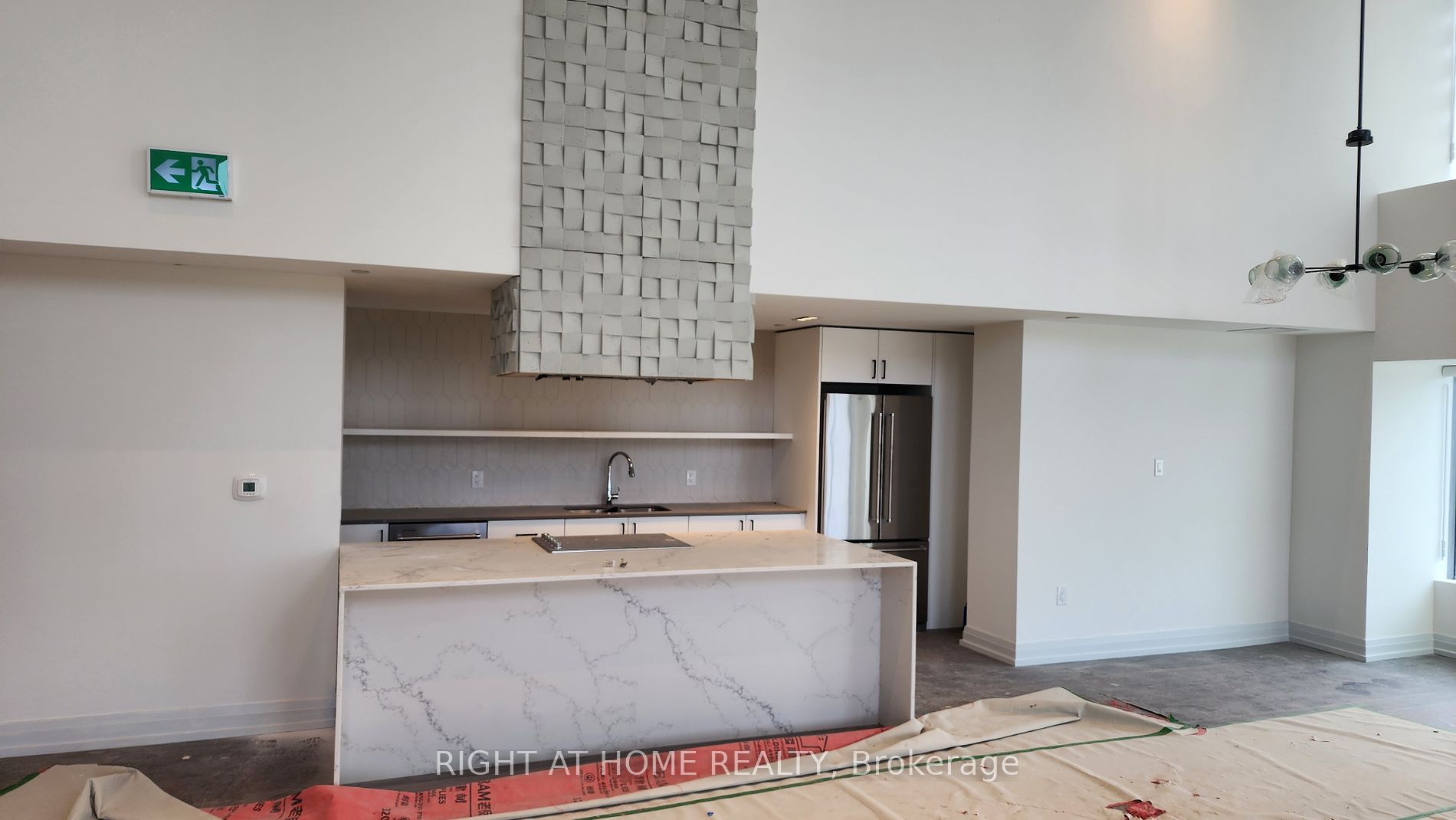 56 Lakeside Terrace, #907