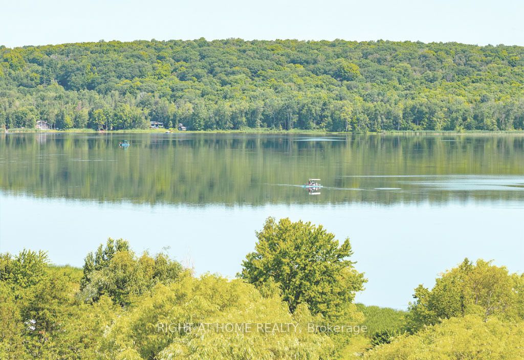 56 Lakeside Terrace, #907