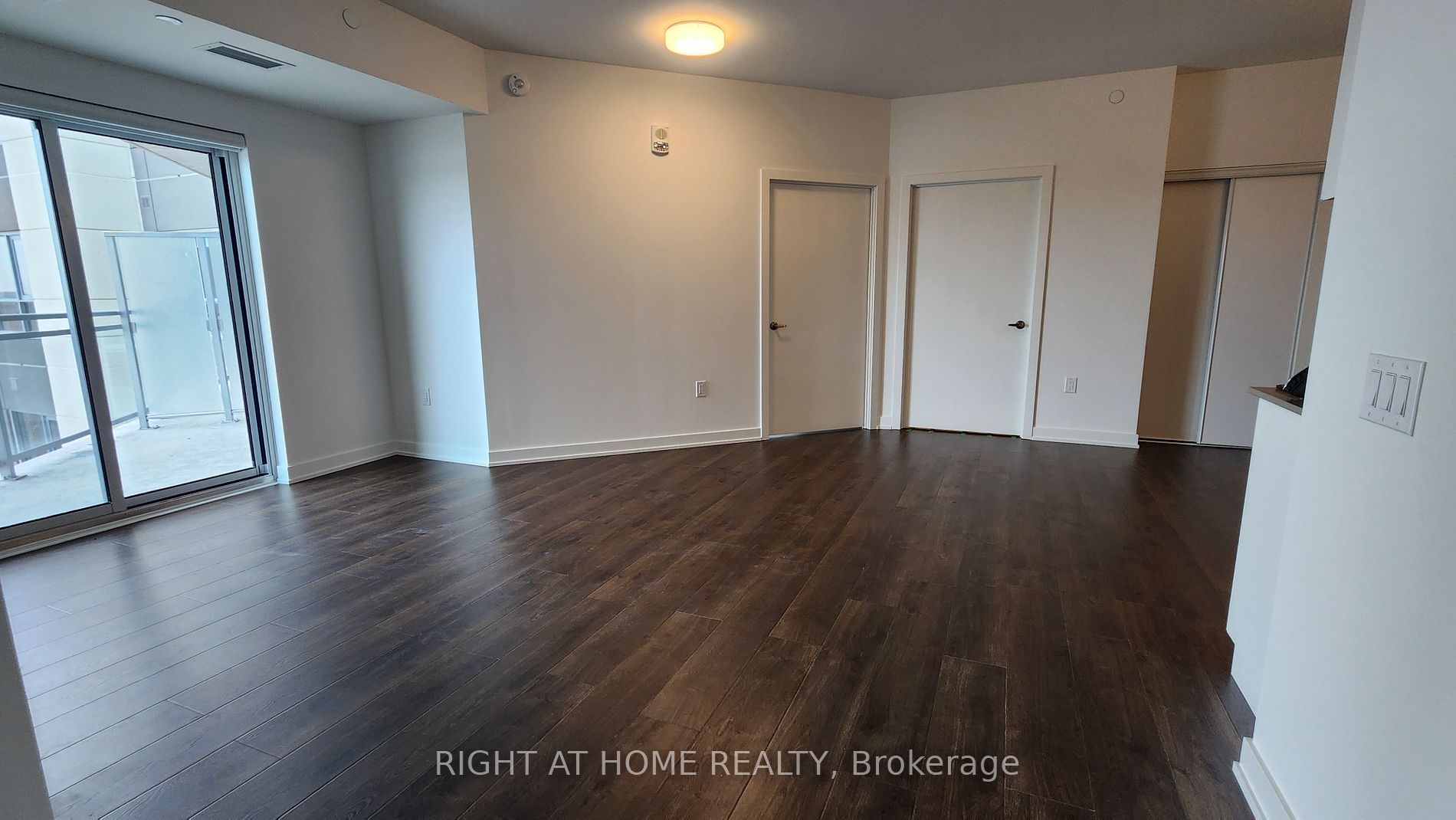 56 Lakeside Terrace, #907