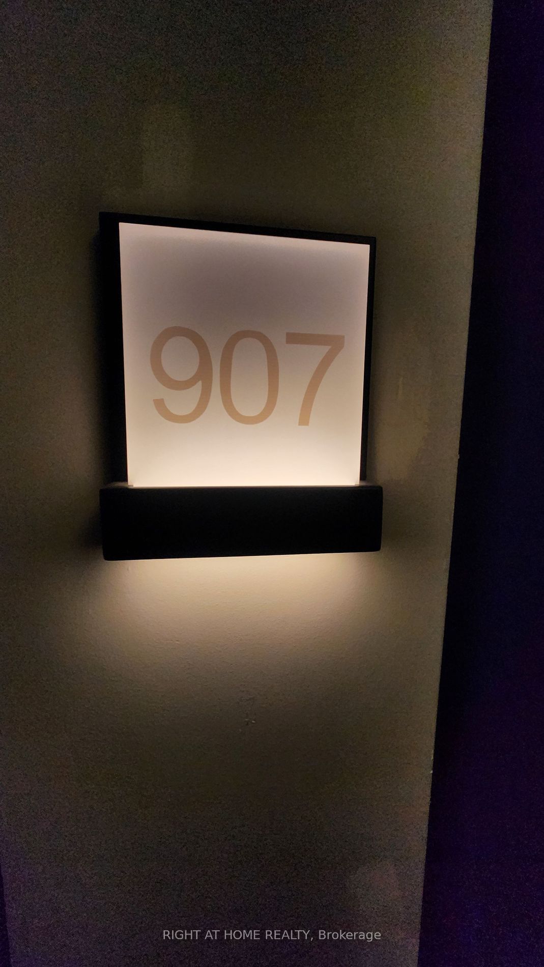 56 Lakeside Terrace, #907