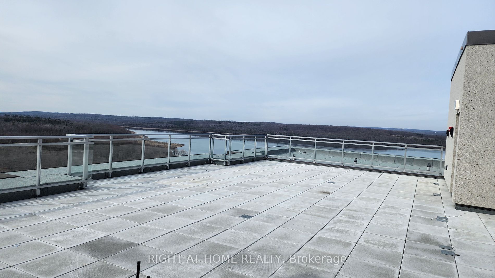 56 Lakeside Terrace, #907