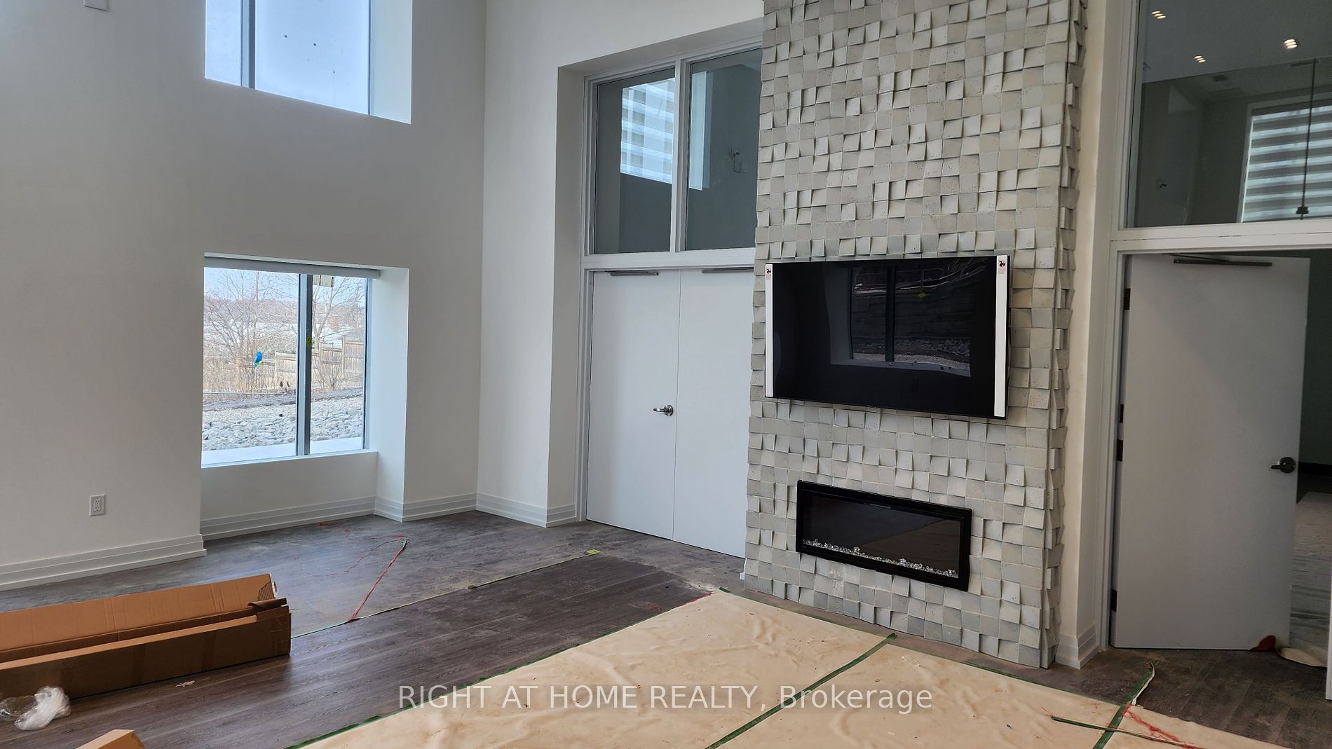 56 Lakeside Terrace, #907