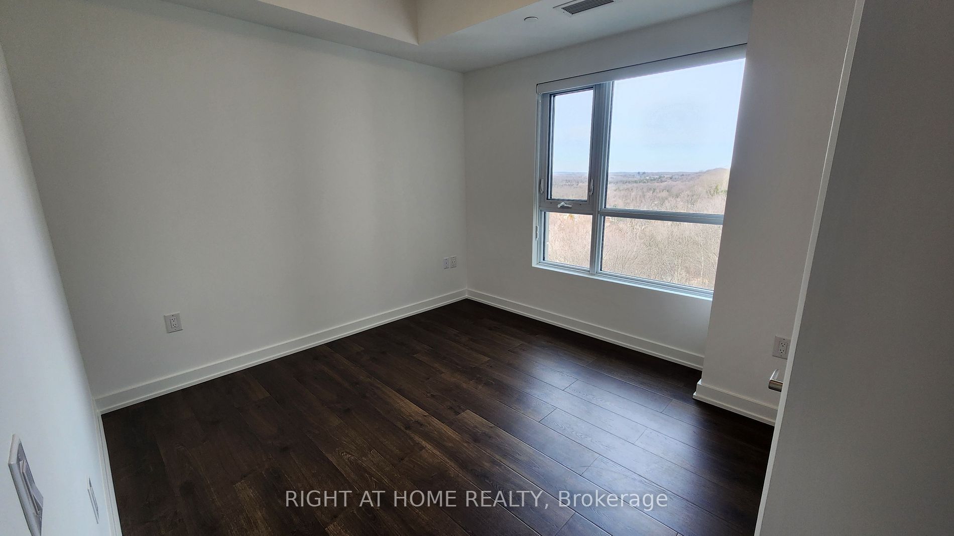 56 Lakeside Terrace, #907