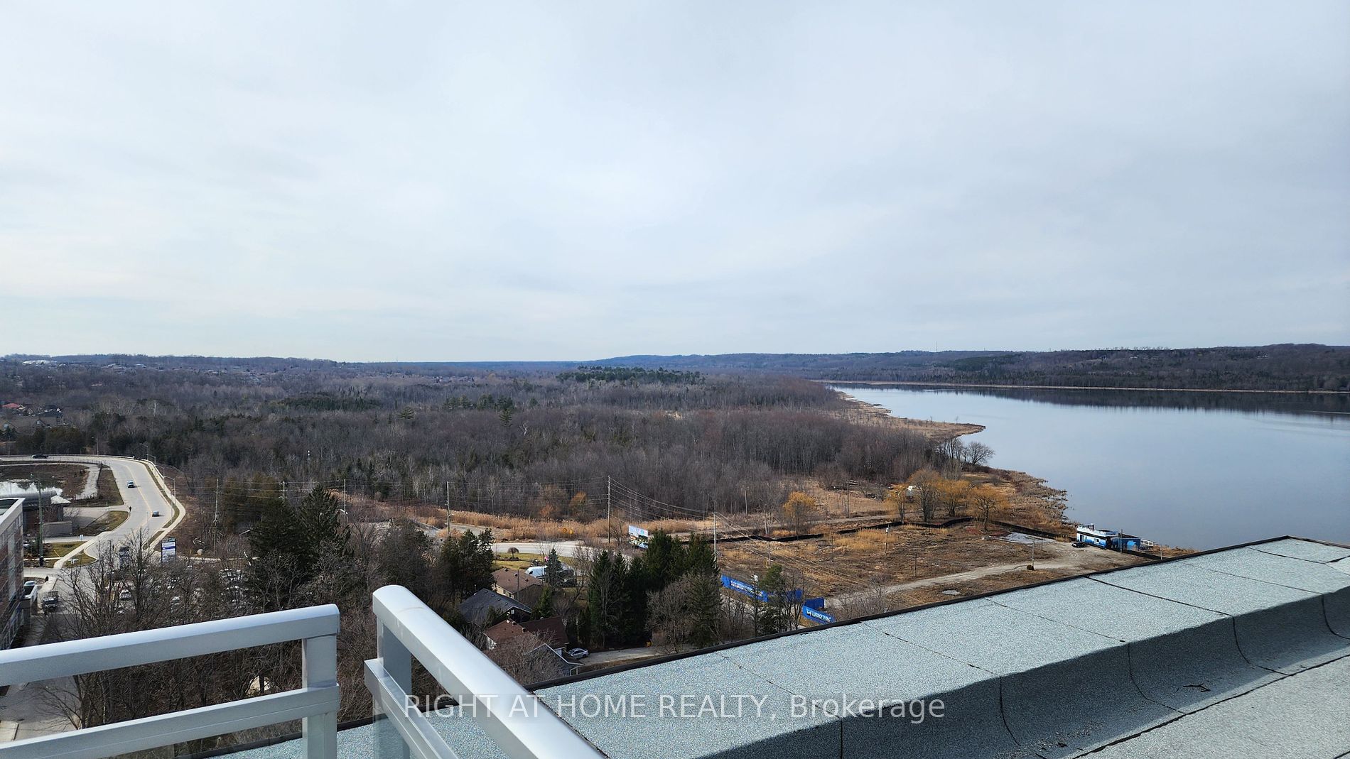 56 Lakeside Terrace, #907